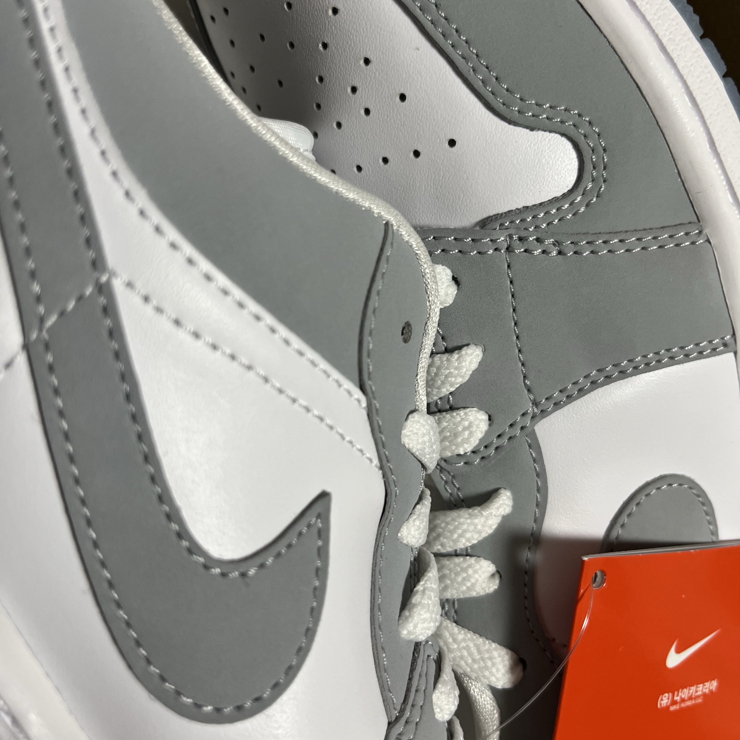 (W) Jordan 1 Low White Wolf Grey 착용 스타일 - 1