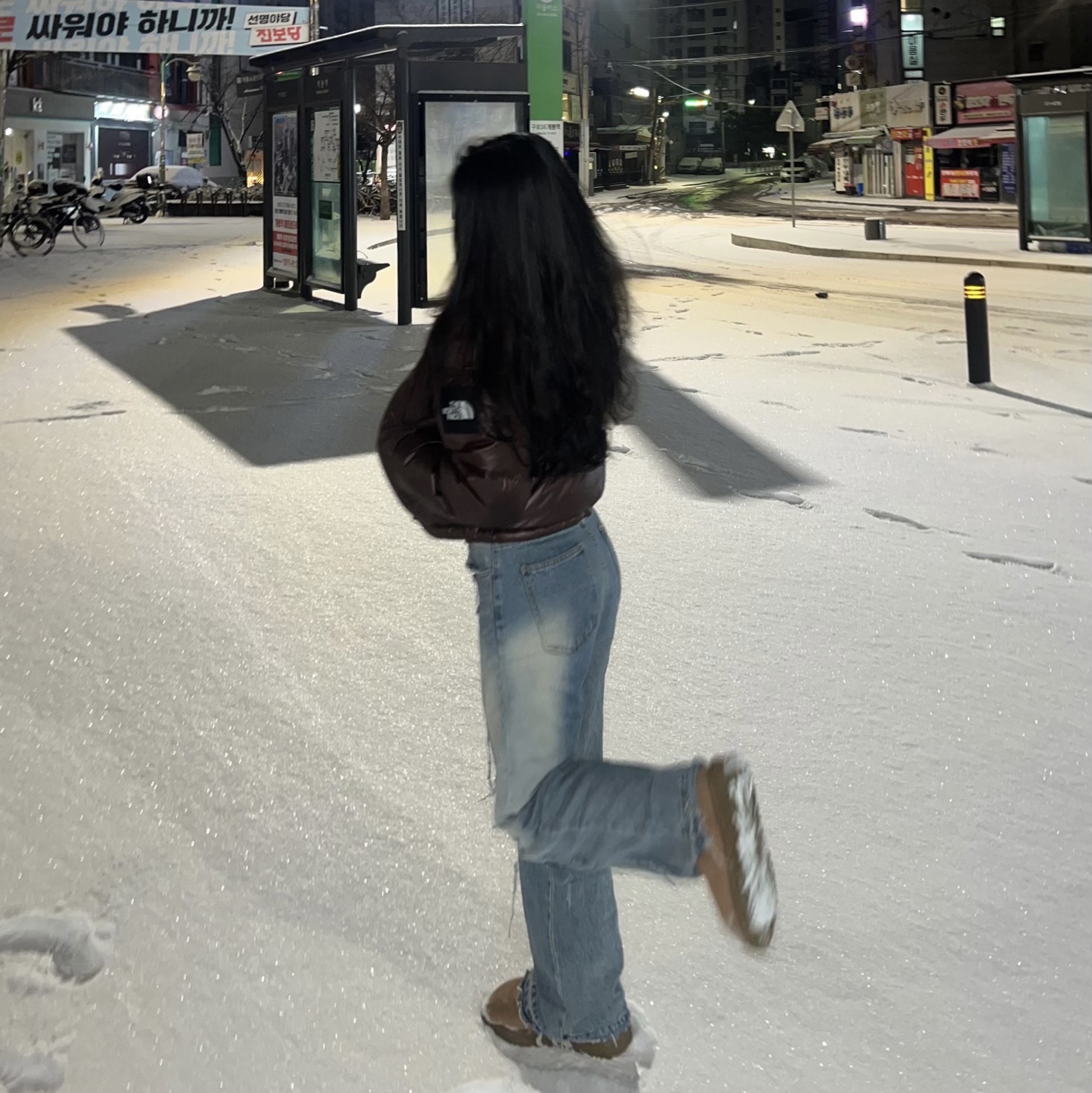 (W) The North Face White Label Novelty Nuptse Down Jacket Cocoa Brown, (W) UGG Classic Short II Boots Chestnut ์ฐฉ์ฉ ์คํ์ผ