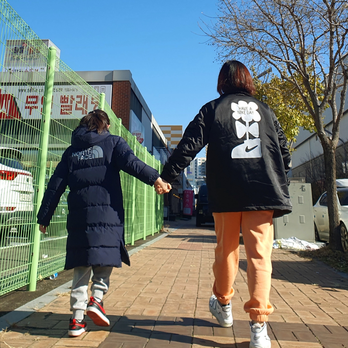 (GS) Nike Air More Uptempo Photon Dust Metallic Silver, Nike NSW Lined Winterized Coach Jacket Black White - Asia 착용 스타일
