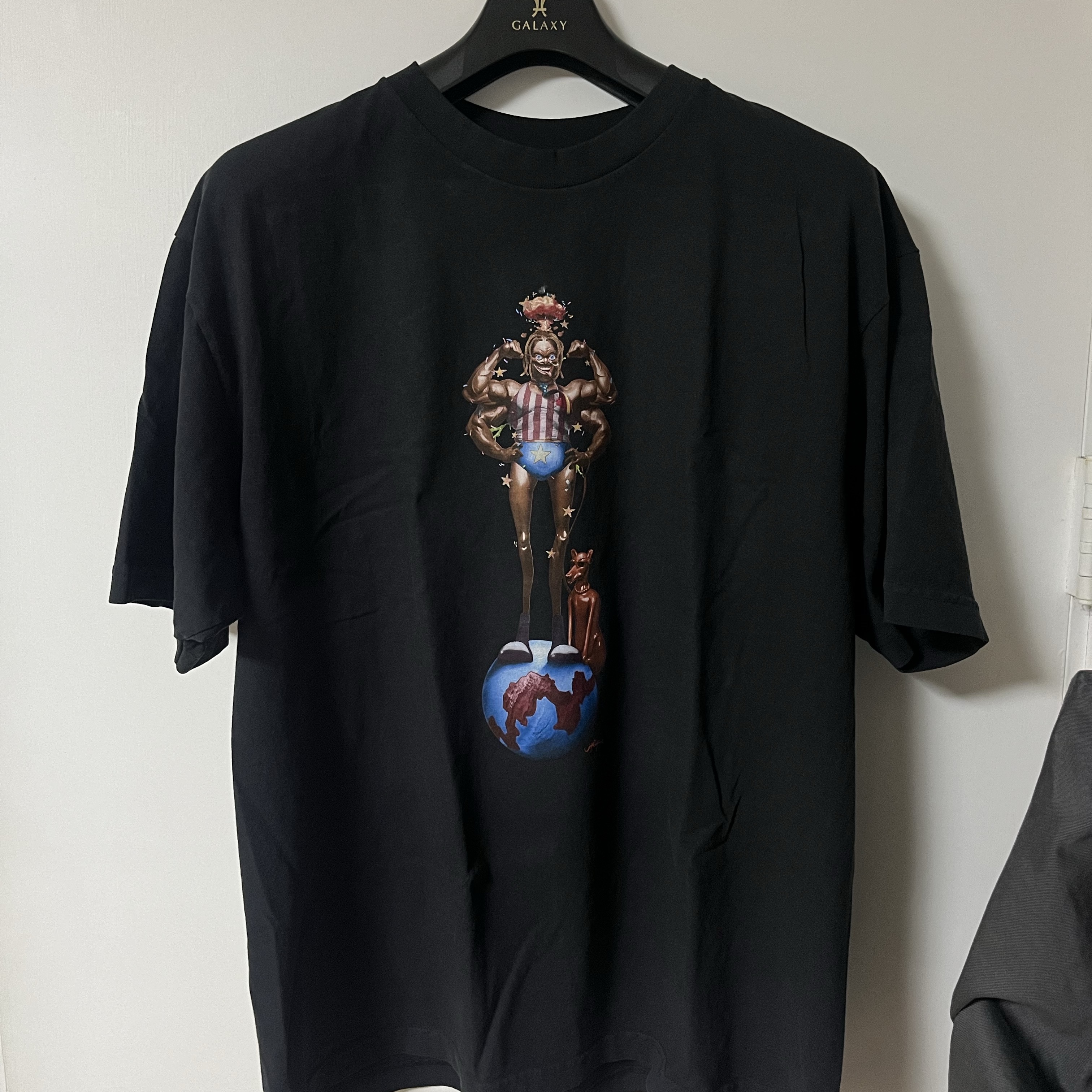 Travis Scott Utopia Is In Charlotte T-Shirt Black 착용 스타일