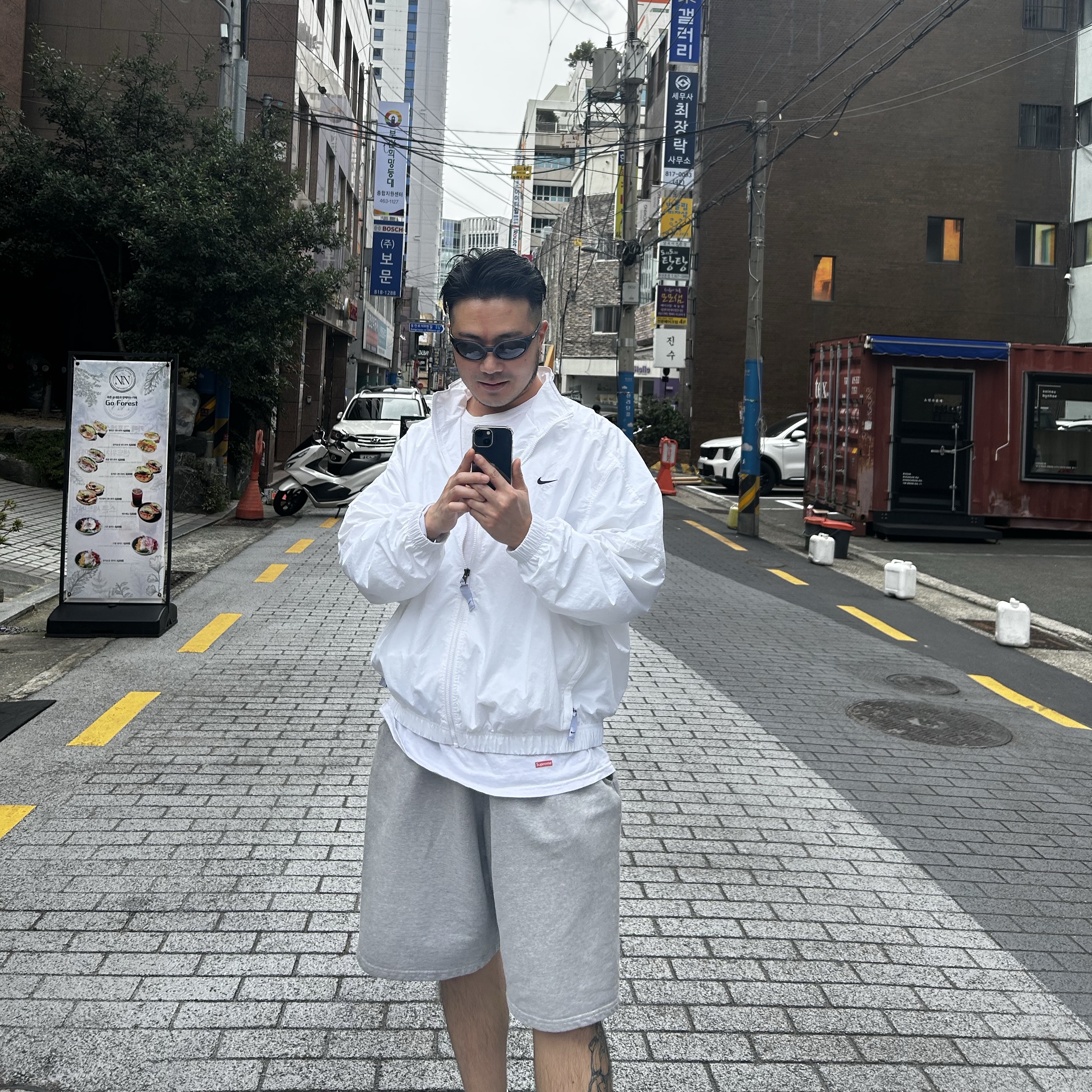 Nike NRG Solo Swoosh Woven Track Jacket White - Asia, Supreme Hanes Tagless T-Shirt White (3 Pack) 착용 스타일
