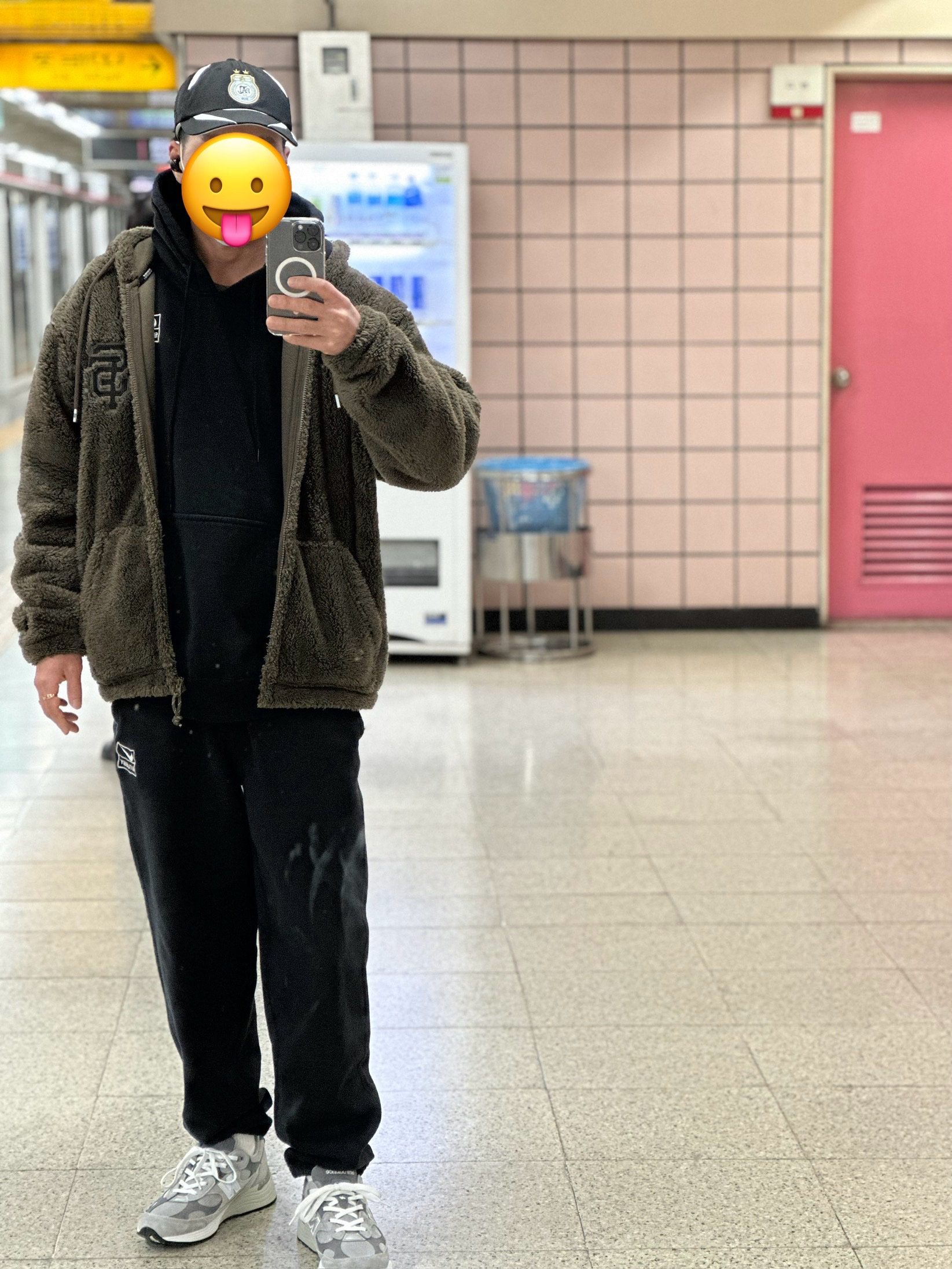 Palace Pro Shell 6-Panel Black - 23FW, Nike x Stussy NRG RA Washed Pullover Hoodie Black (DN4028-010) 착용 스타일
