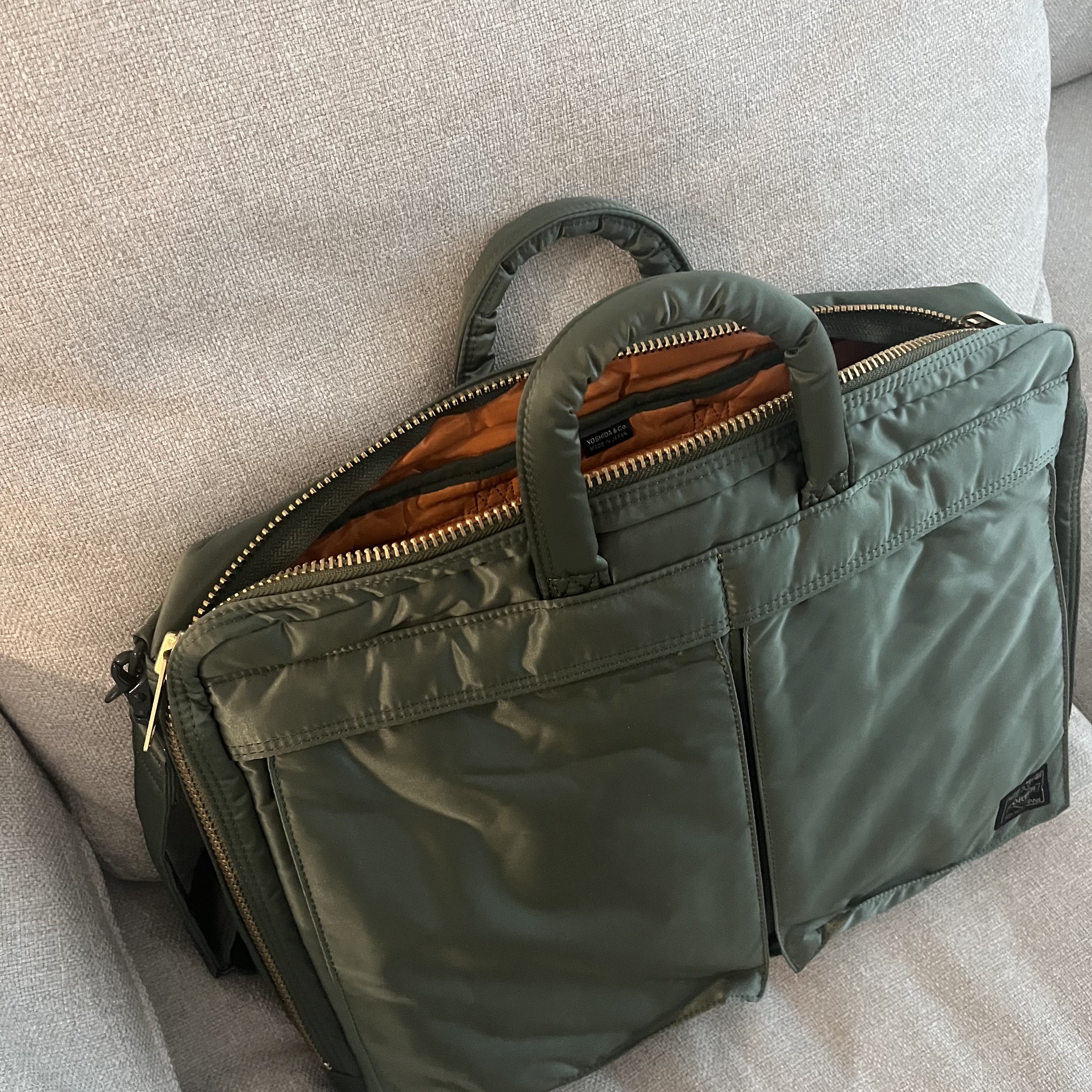 Porter Tanker 2Way Briefcase Sage Green 착용 스타일 - 1