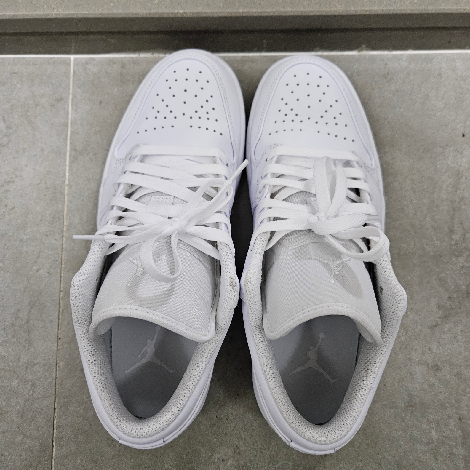 Jordan 1 Low Triple White 착용 스타일