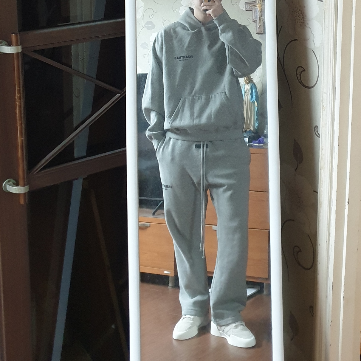 Adidas x Fear of God Athletics 86 Low Talc, Essentials The Core Collection Hoodie Dark Oatmeal 착용 스타일 - 1
