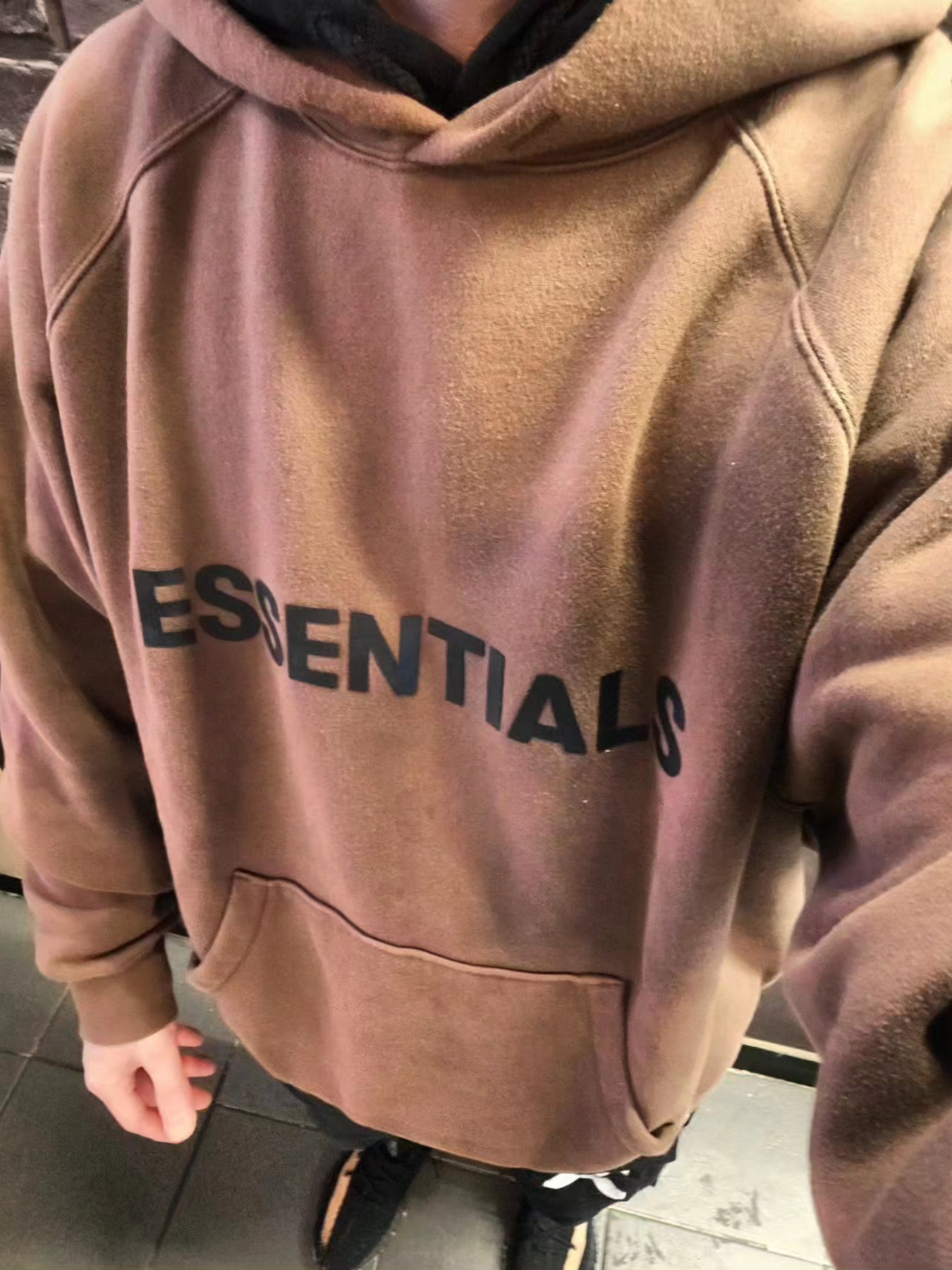 Essentials Logo Hoodie Brown/Rain Drum - Ssense Exclusive, Adidas Yeezy Boost 350 V2 Core Black Green 착용 스타일 - 2