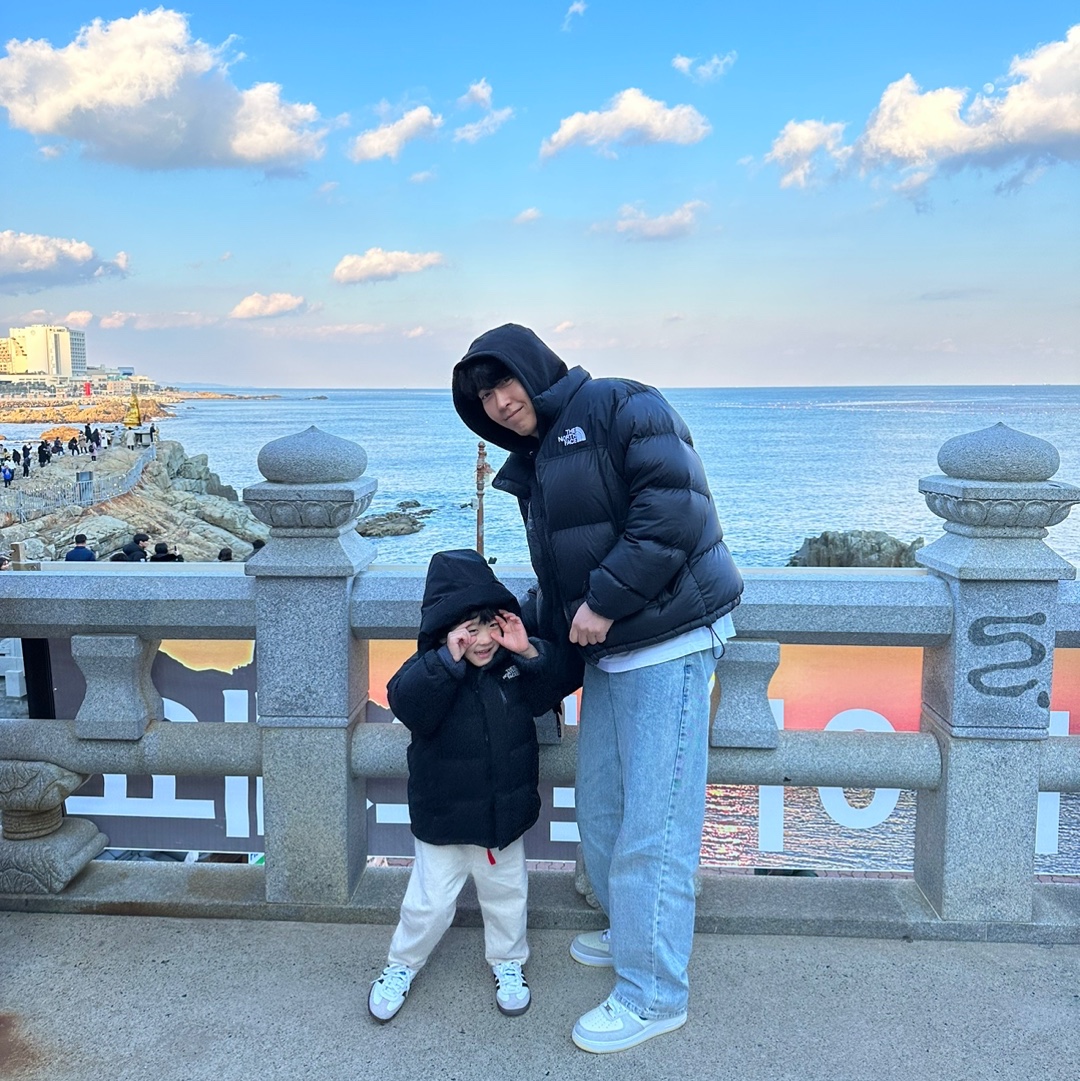 Supreme Box Logo Hooded Sweatshirt Black - 23FW, Nike x Undefeated Air Force 1 Low SP 5 On It 착용 스타일