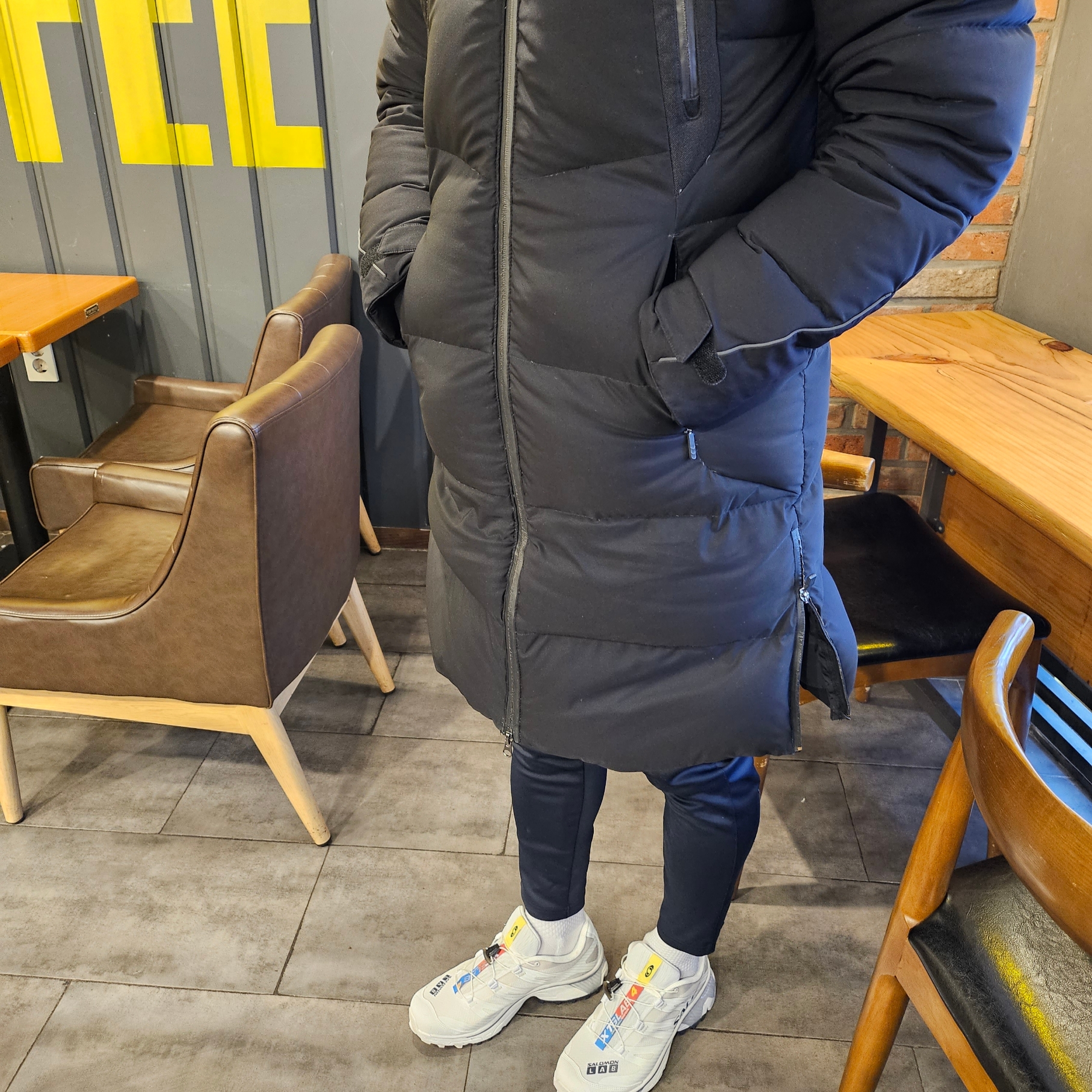 Salomon XT-4 White Lunar Rock 착용 스타일