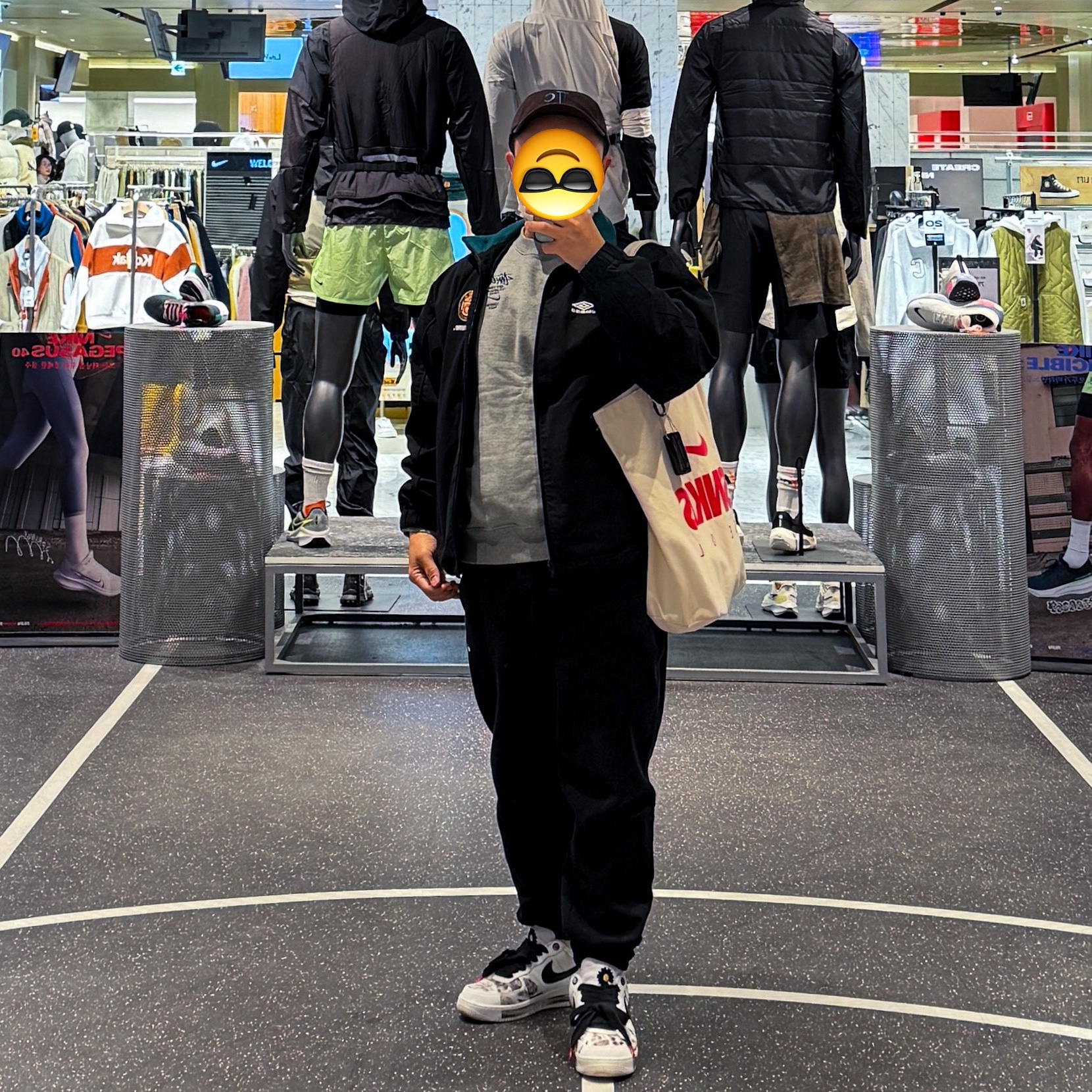 Supreme x Umbro Cotton Ripstop Track Jacket Black - 23FW, Nike x Stussy NRG ZR Fleece Crewneck Heather Grey - Asia 착용 스타일