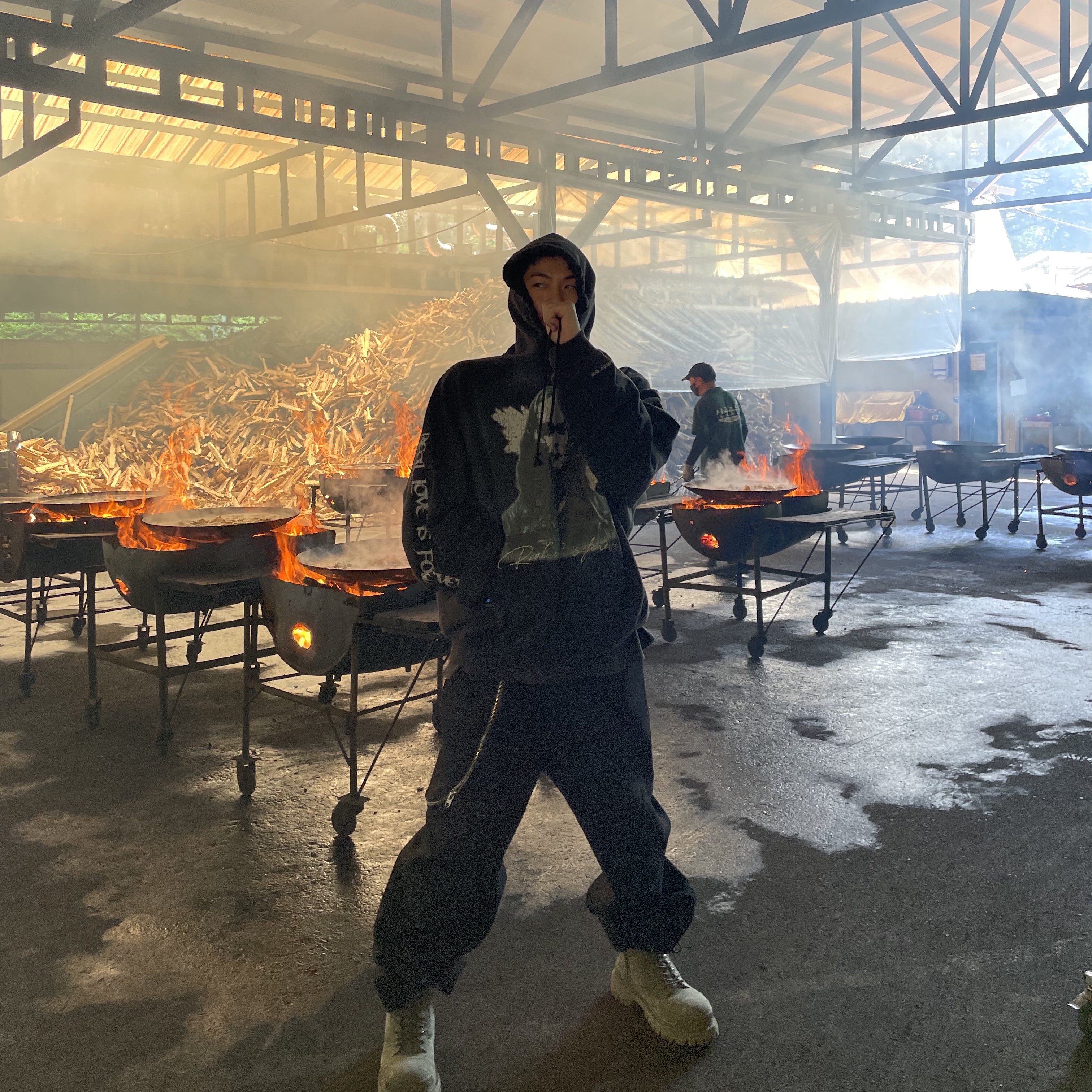Project G/R Crow Worldtour Hoodie Washed Black, Balenciaga Combat Strike 20mm Boot Kaki 착용 스타일 - 1