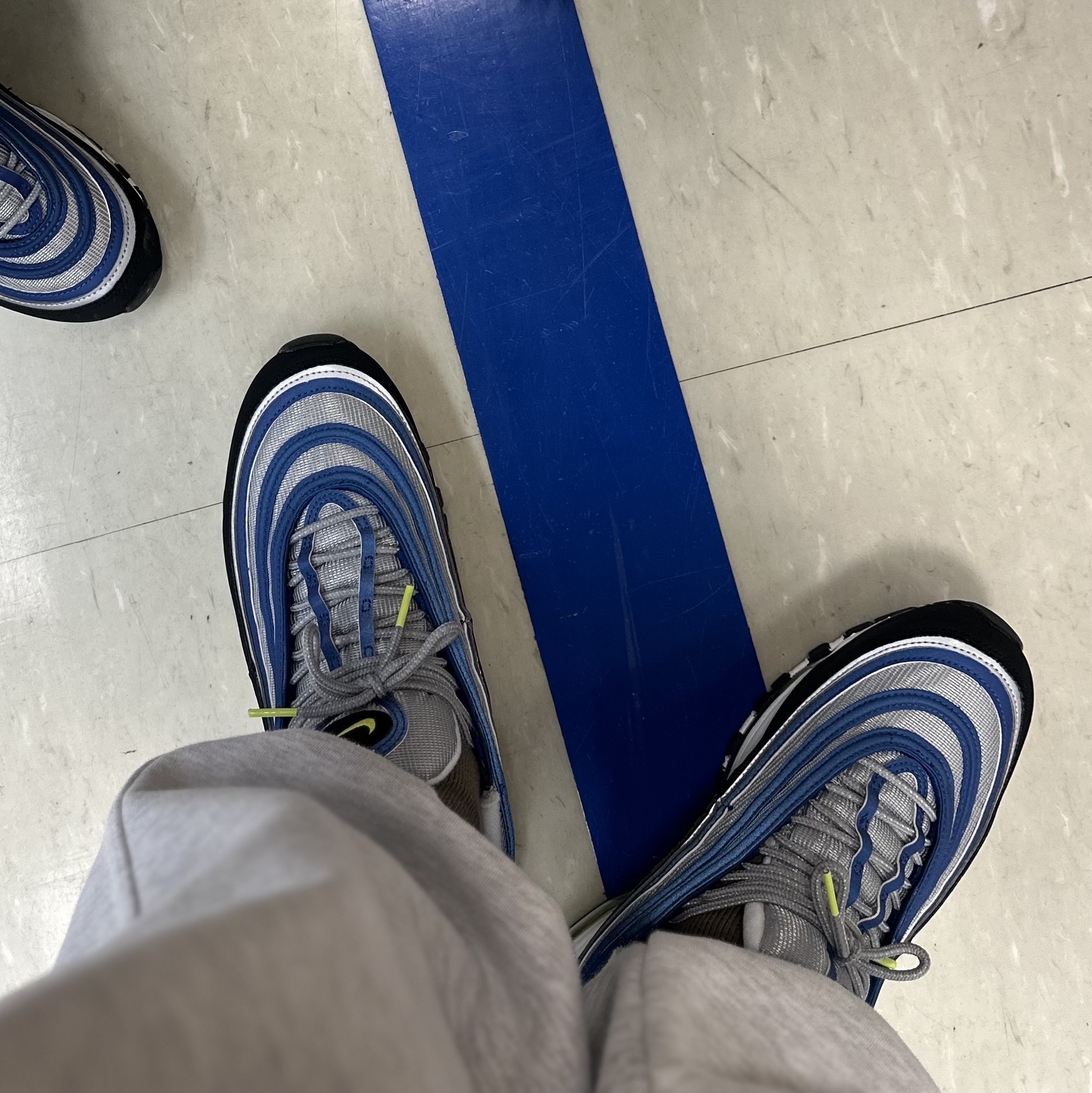 Nike Air Max 97 OG Atlantic Blue and Voltage Yellow 착용 스타일