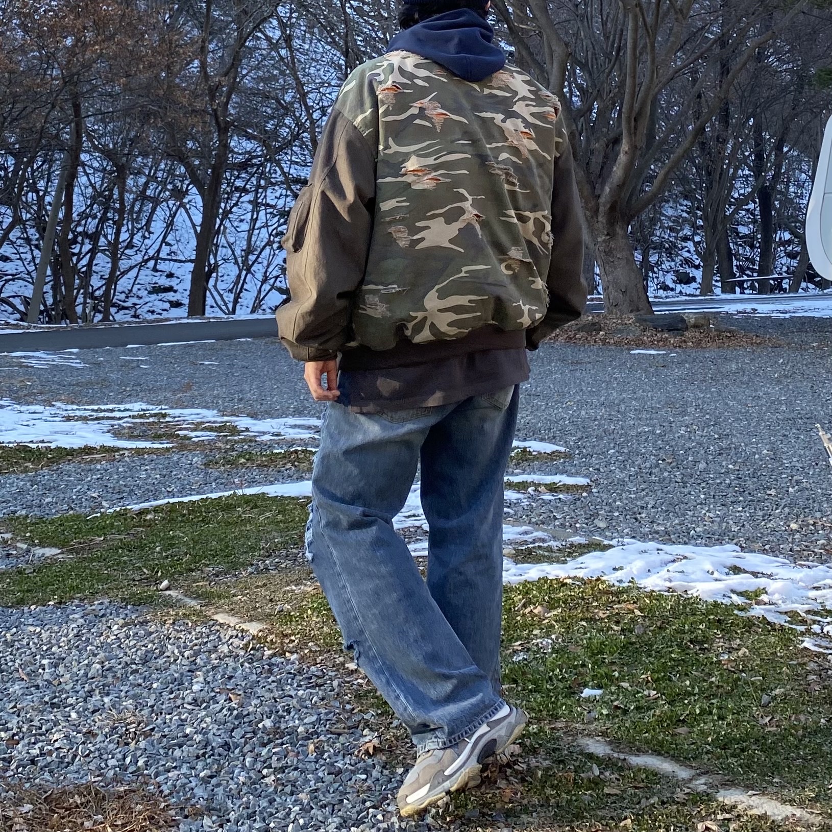 Undermycar Vetek Camouflage Destroyed Bomber Kombu - 23SS, Balenciaga Triple S Trainer Grey 2018 착용 스타일 - 4