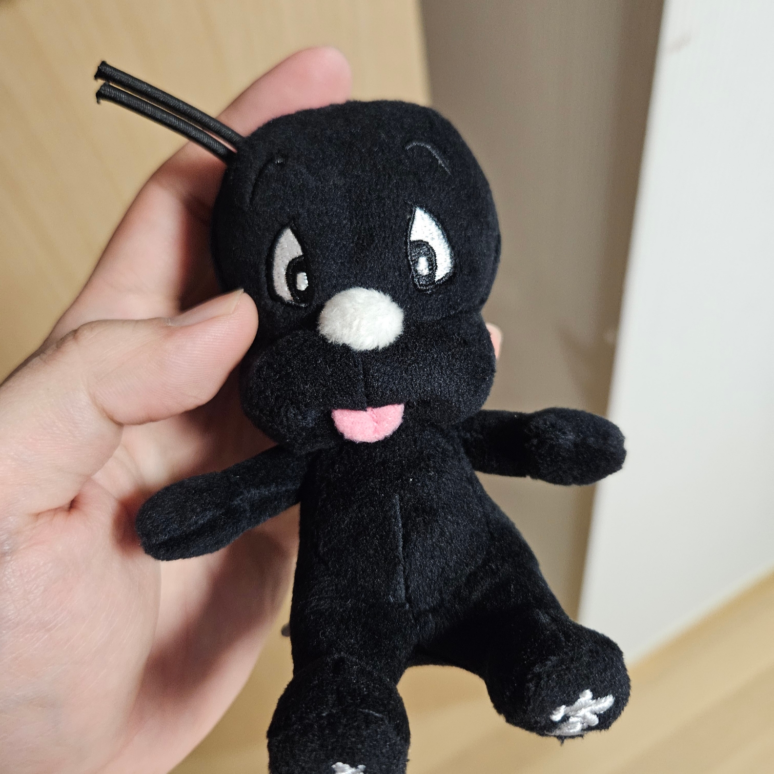 Darkr8m Studio x Dooly Dooly Keyring Black, Fragment x Pokemon INN Thunderbolt Project TBP Mascot Key Ring Fushigidane Black 착용 스타일 - 1