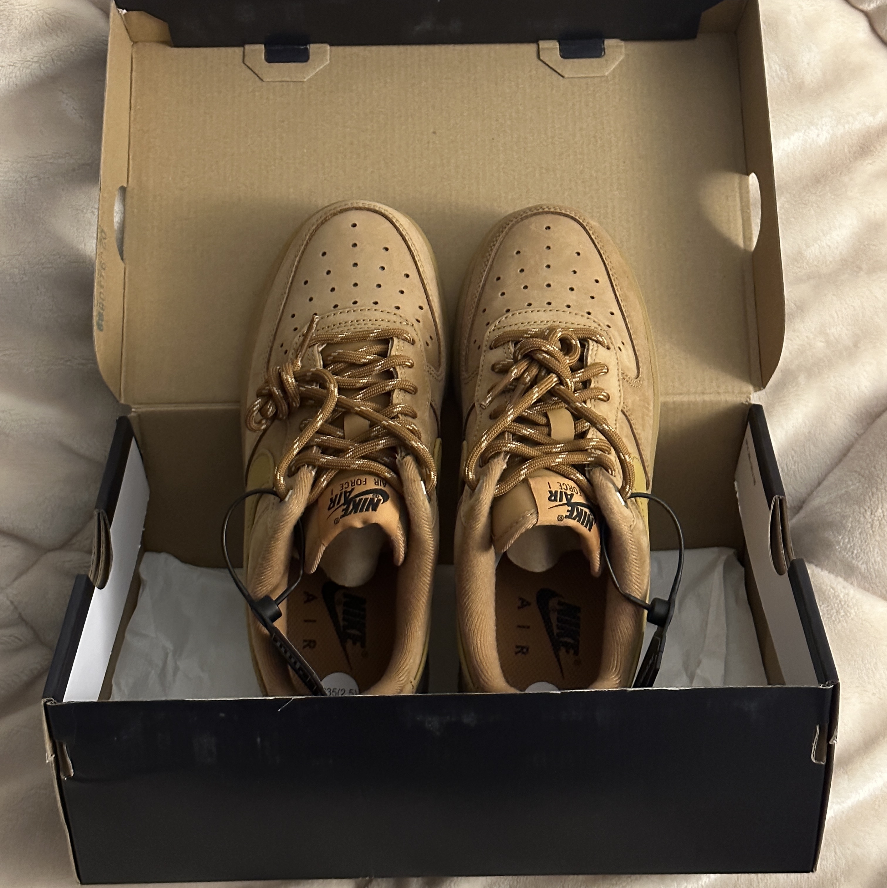 Nike Air Force 1 '07 WB Flax 착용 스타일