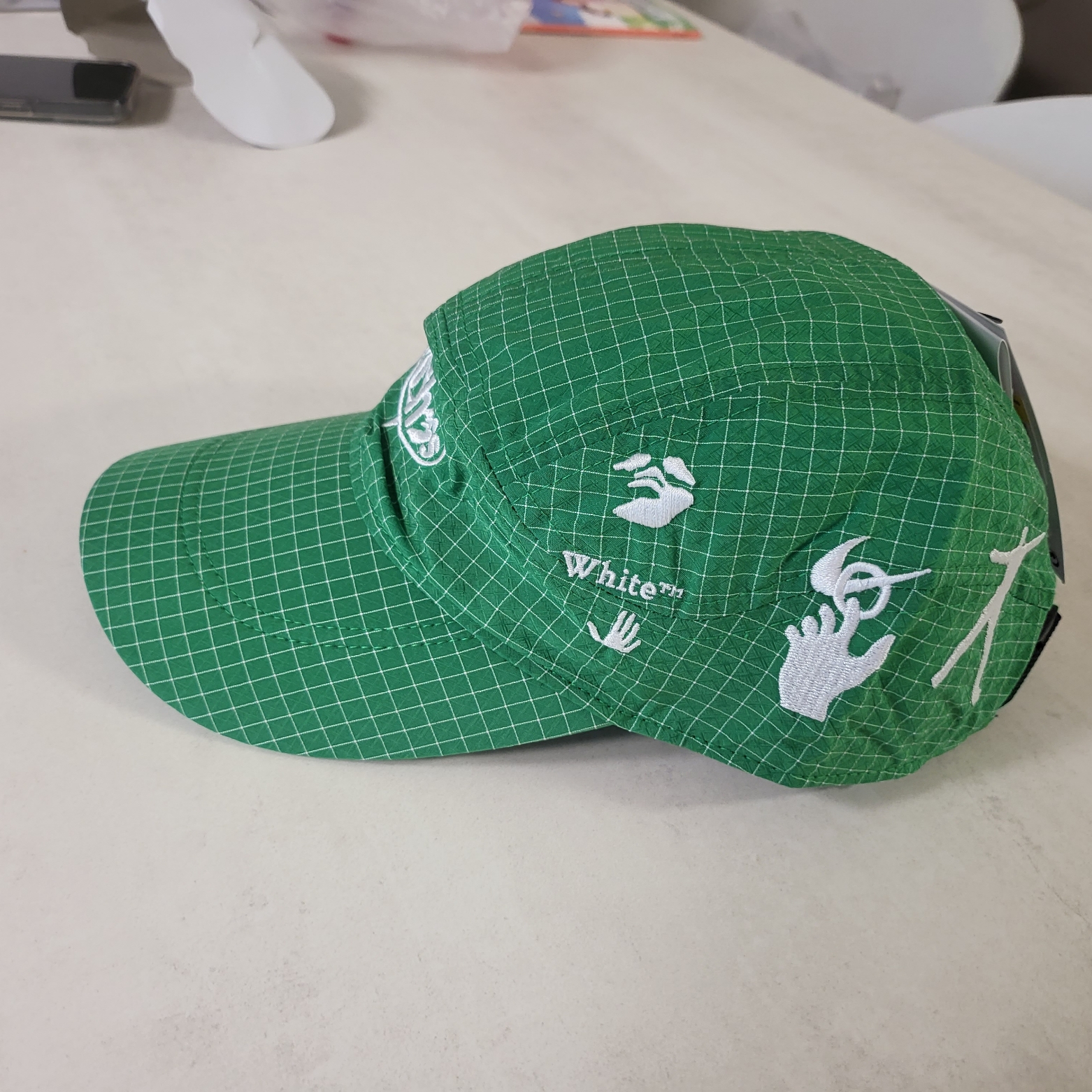 Nike x Off-White Fly Cap Kelly Green 착용 스타일 - 1