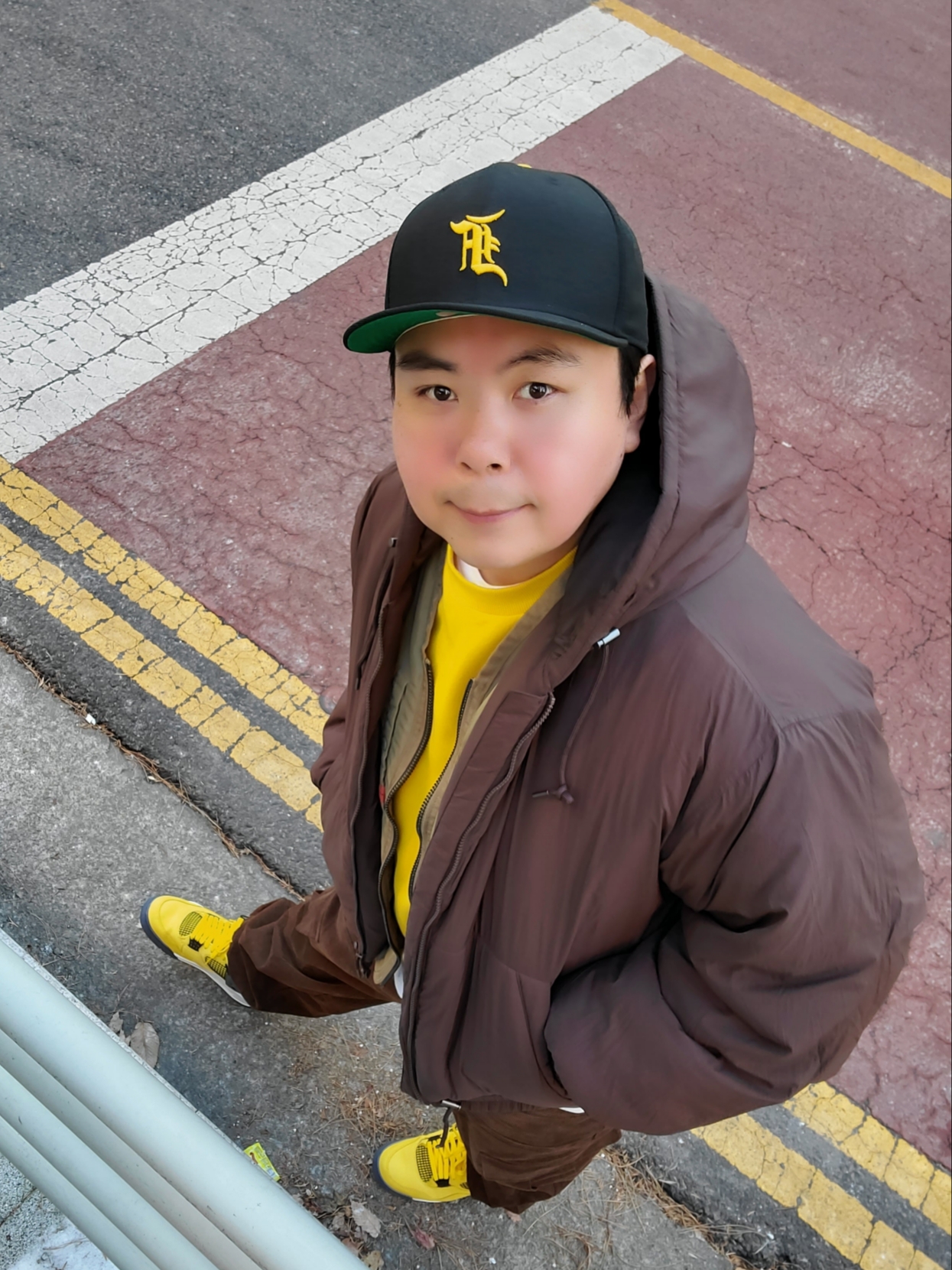 Jordan 4 Retro Tour Yellow, Essentials x New Era Classic Collection 59FIFTY Fitted Cap Pittsburgh Pirates 착용 스타일