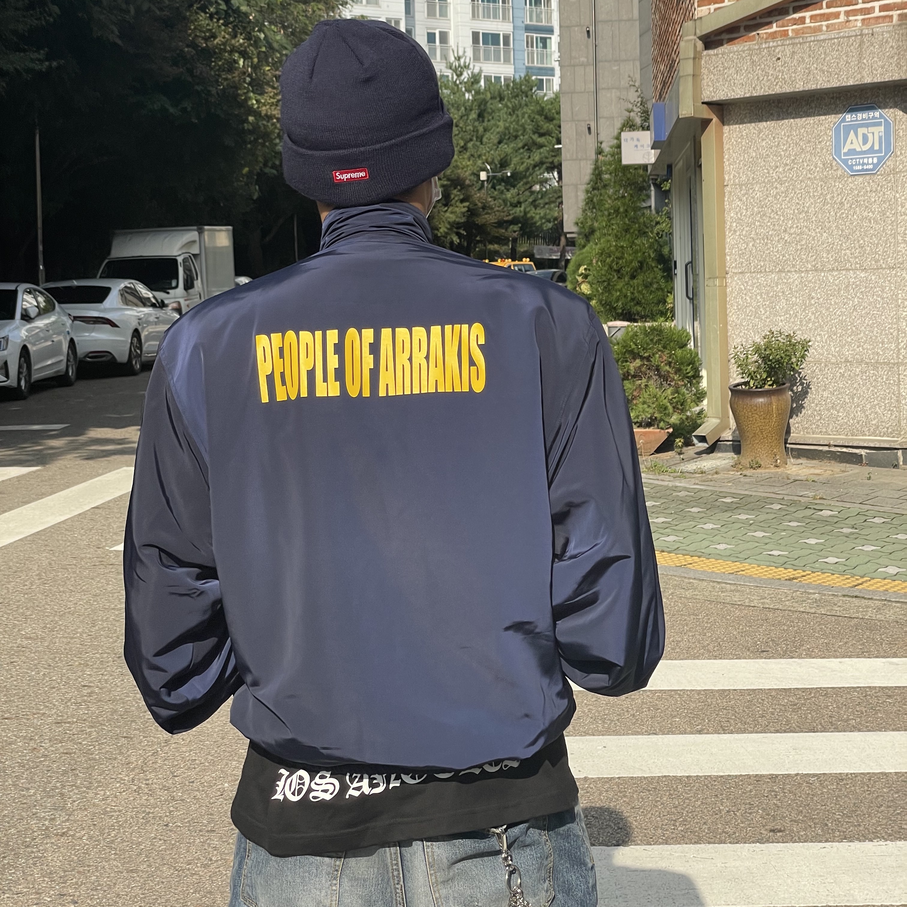 Undermycar Maigan Padded Shoulder Zip-Up Blouson India Ink - 23FW, Supreme New Era S Logo Beanie Navy - 23FW 착용 스타일 - 3