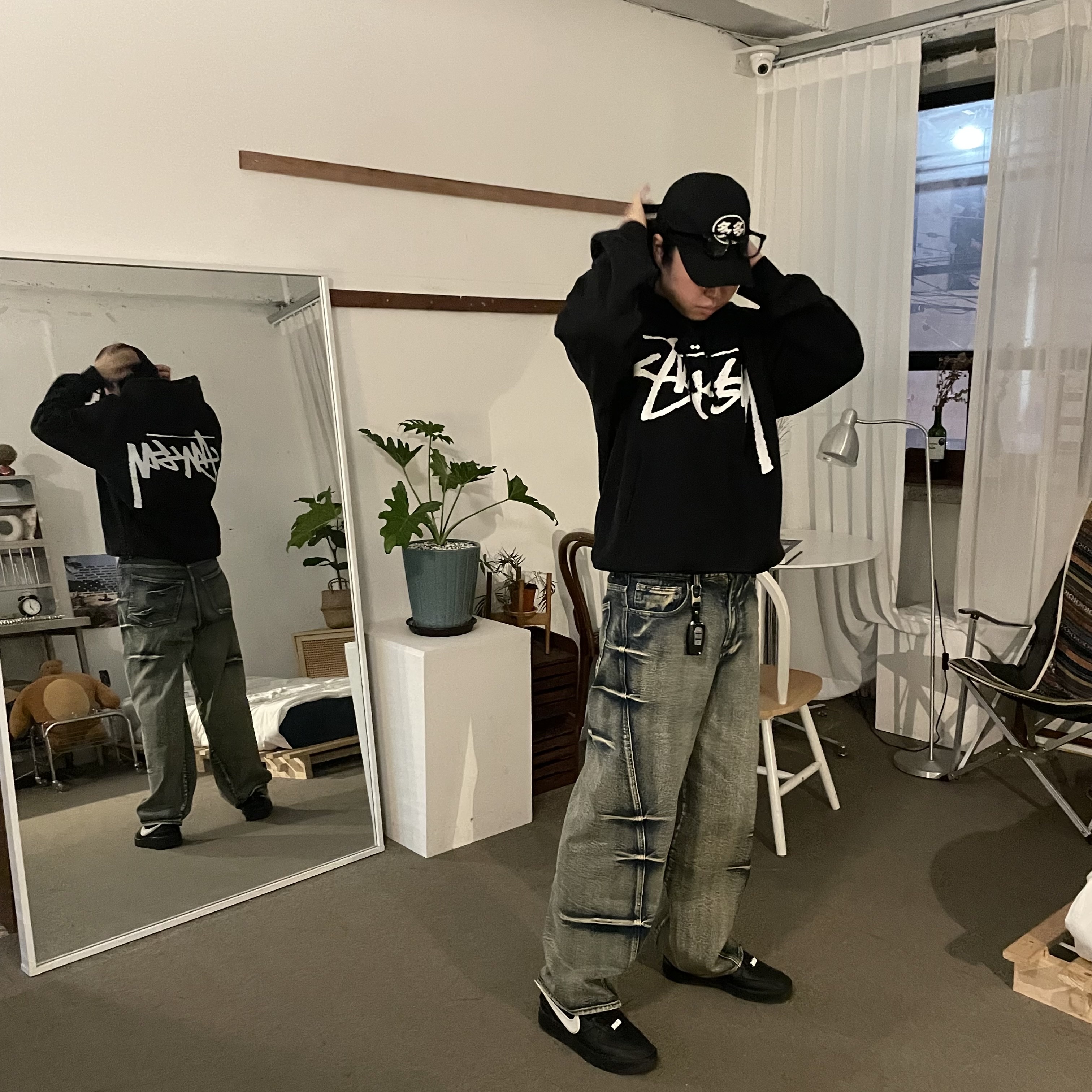 Dada Student Cap Black, Stussy Big Stock Hoodie Black 착용 스타일