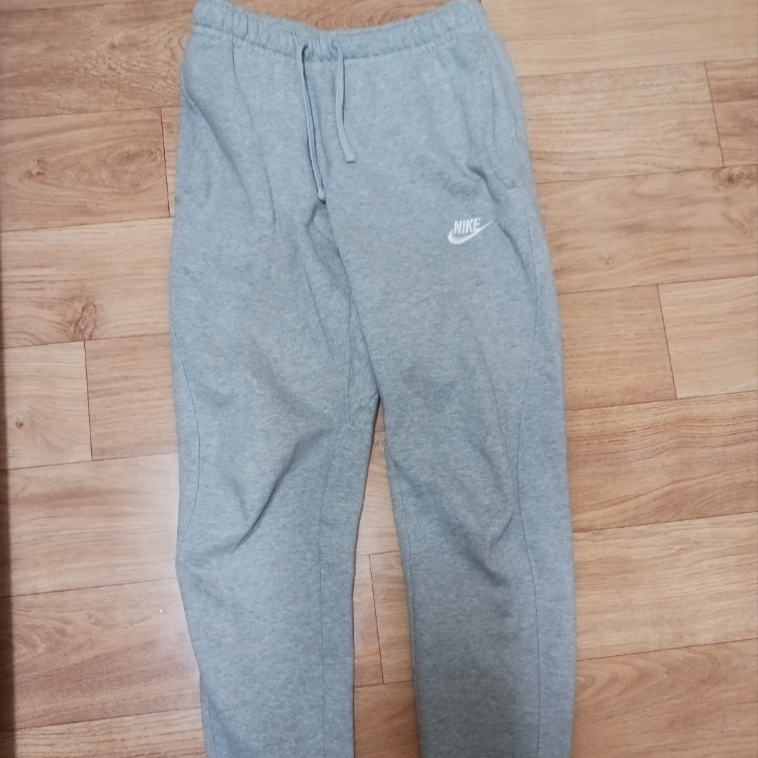 Nike NSW Club French Terry Crew Sweatshirt Dark Grey Heather - Asia, (W) Nike NSW Club Fleece Mid Rise Oversized Sweatpants Dark Grey Heather - Asia 착용 스타일 - 2