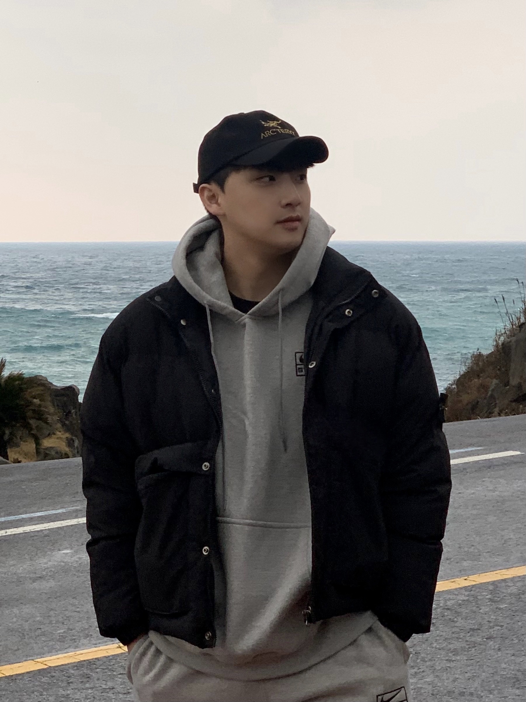 Nike x Stussy NRG RA Pullover Hoodie Dark Grey Heather (DJ9488-063), Palace x Arc'teryx 6-Panel Black - 20FW 착용 스타일