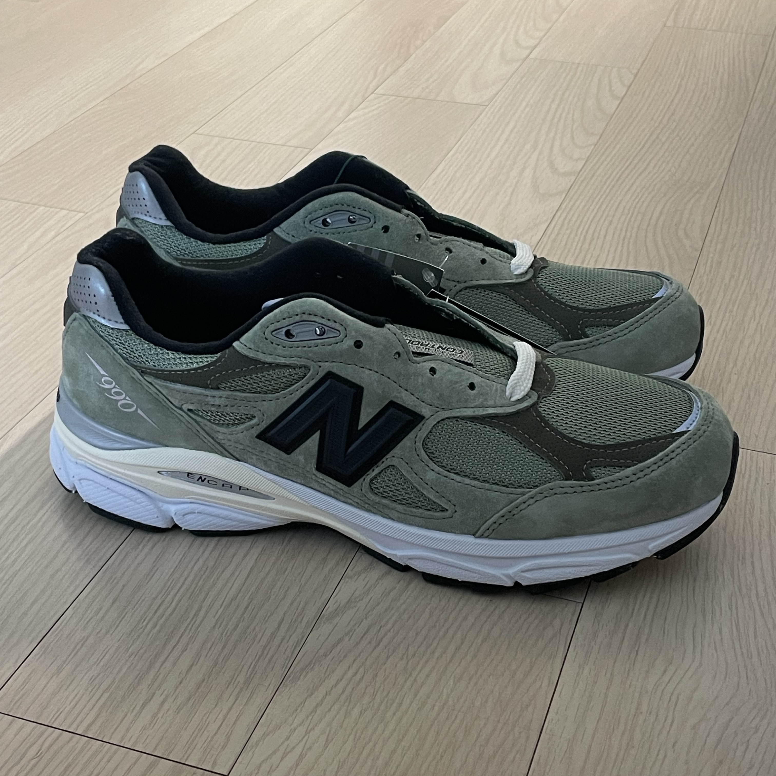 New Balance x JJJJound 990v3 Olive 착용 스타일