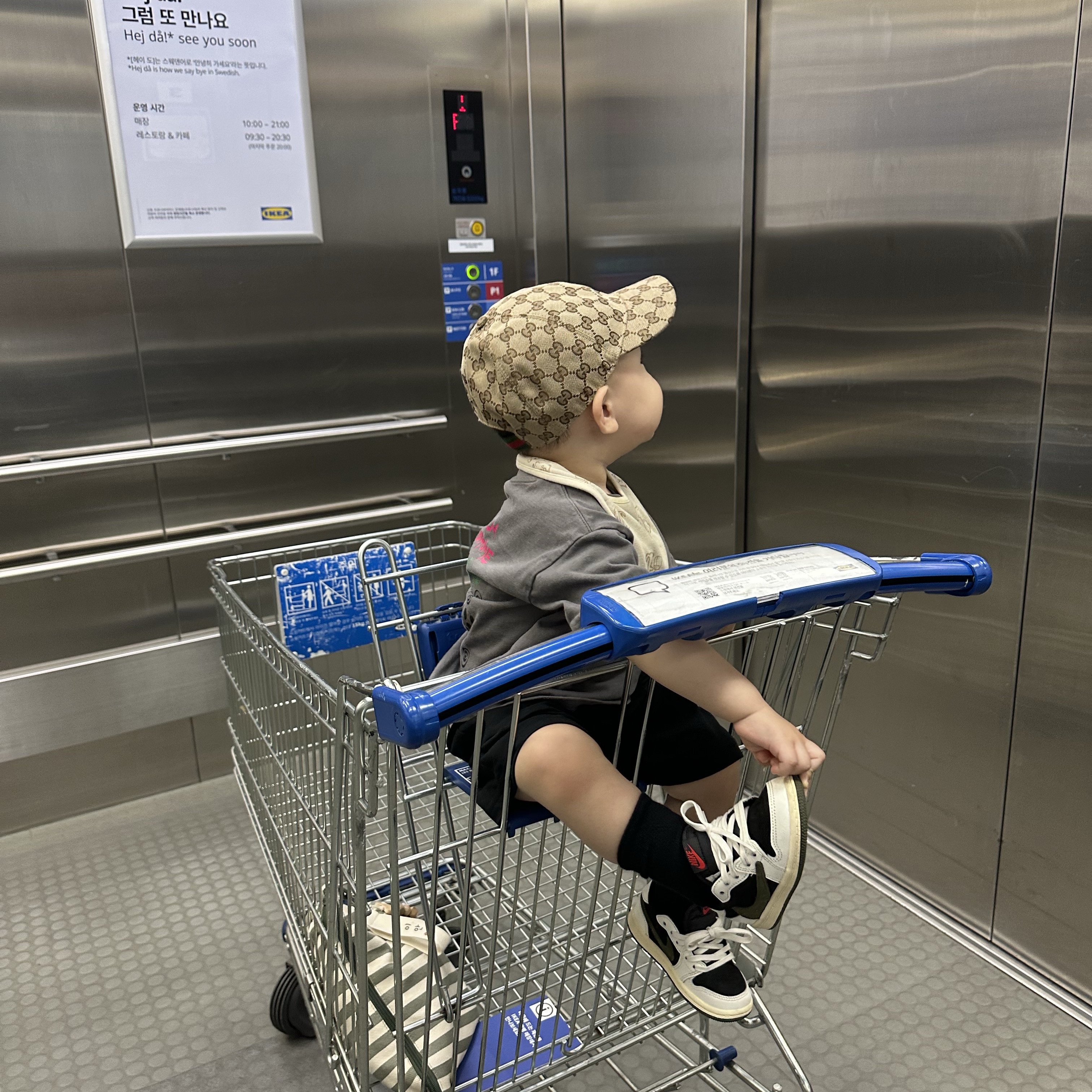 (Kids) Gucci Original GG Canvas Baseball Hat Beige Ebony, (TD) Jordan 1 x Travis Scott Retro Low OG SP Medium Olive 착용 스타일 - 2