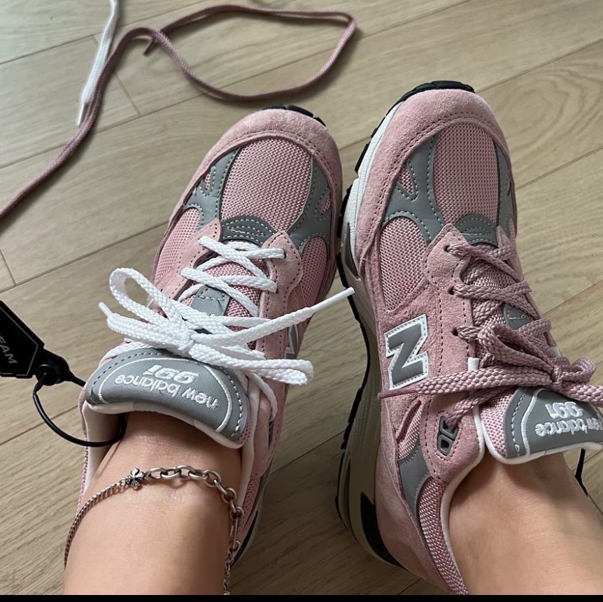 (W) New Balance 991 Made in UK Shy Pink 착용 스타일