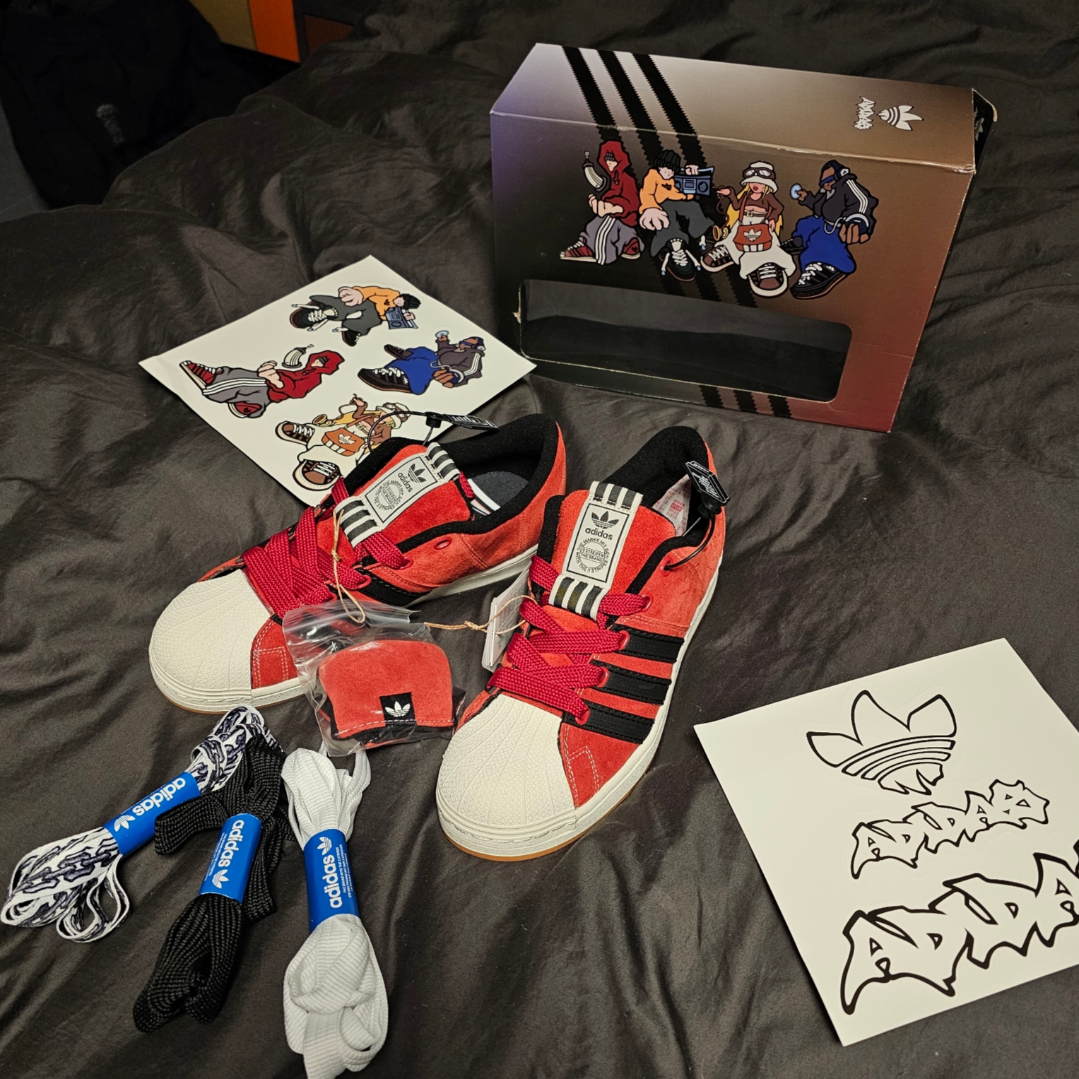 Adidas x YNuK Superstar Supermodified Power Red 착용 스타일 - 4