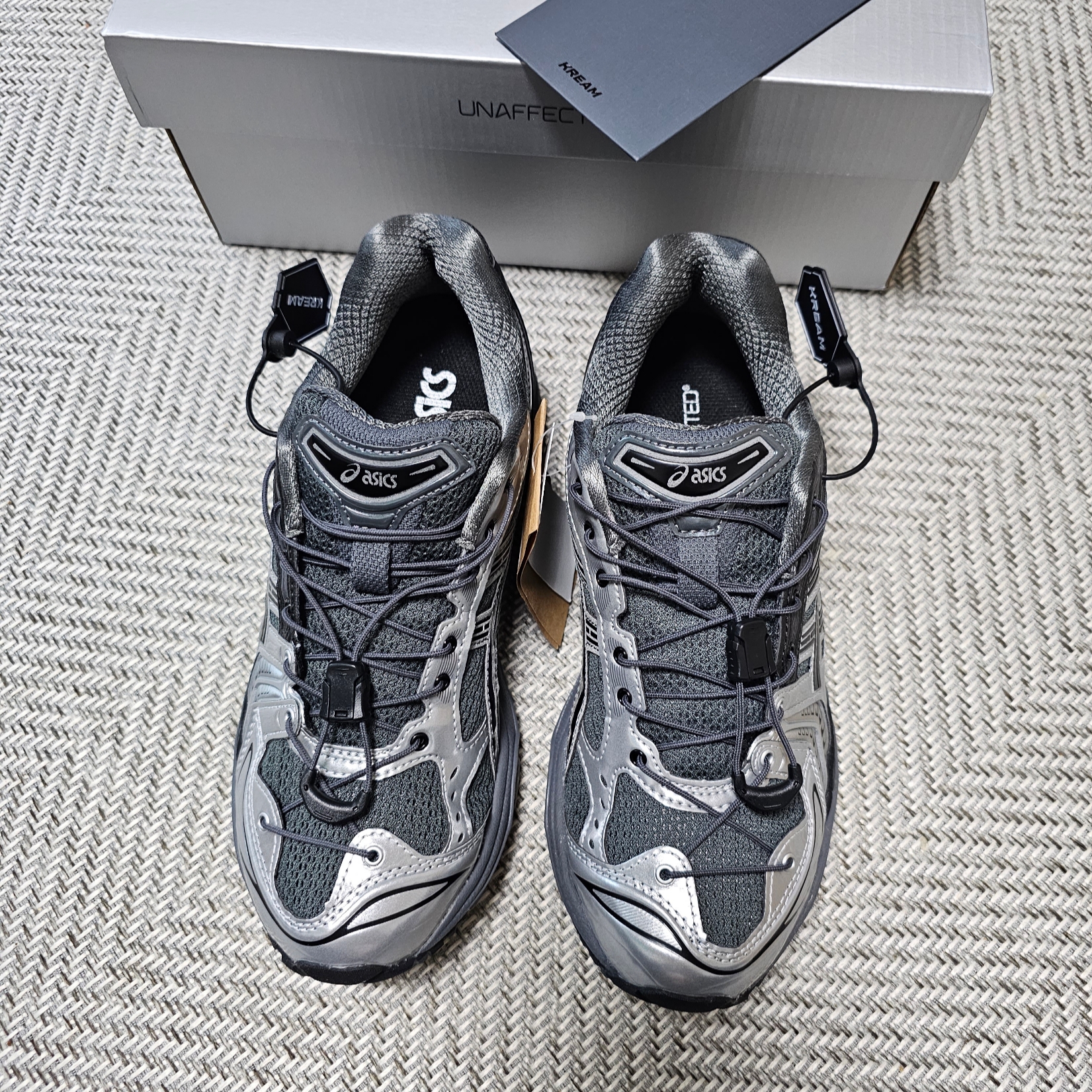 Asics x Unaffected Gel-Kayano 14 Silver Moon 착용 스타일 - 2
