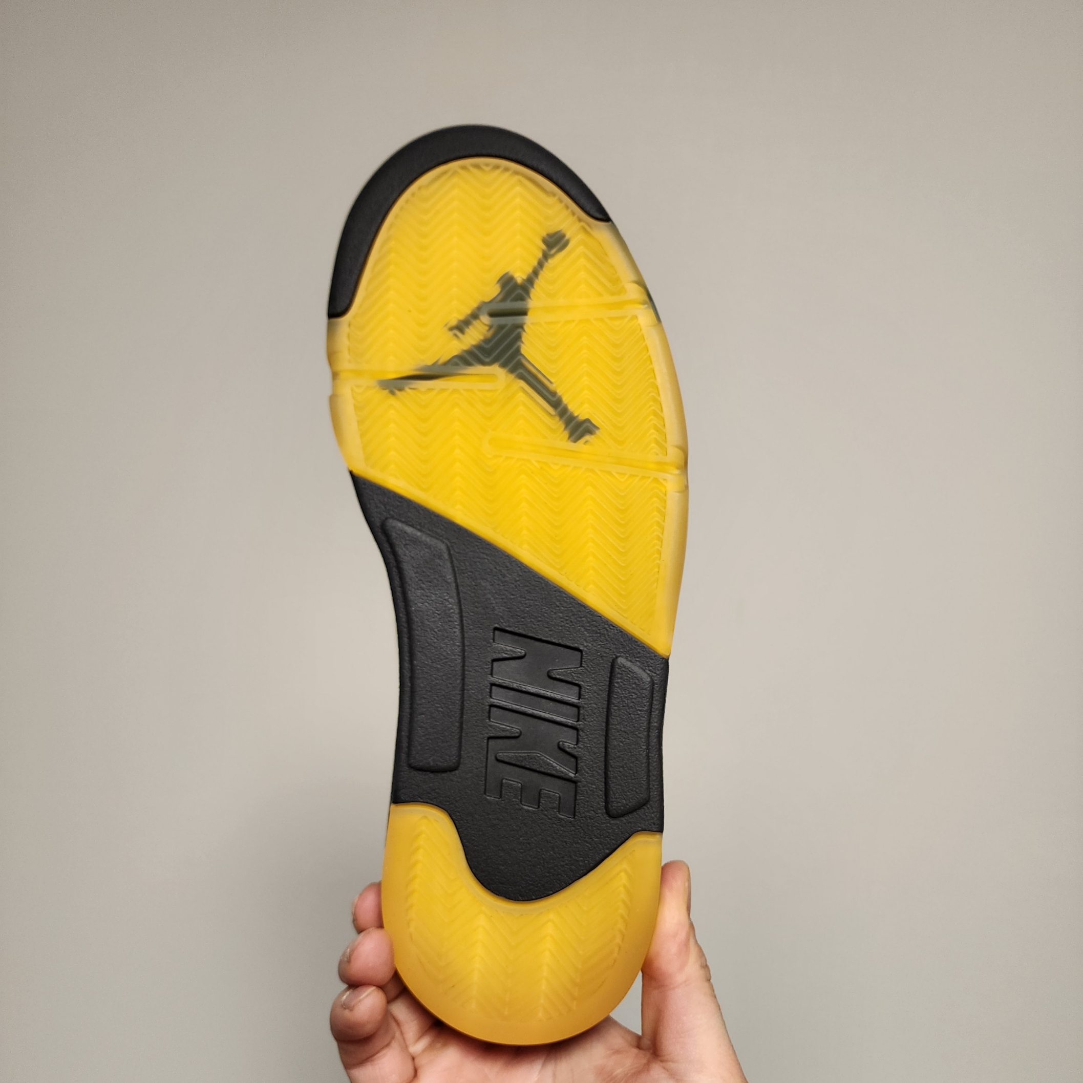 Jordan 5 x A Ma Maniere Retro Dusk 착용 스타일 - 4
