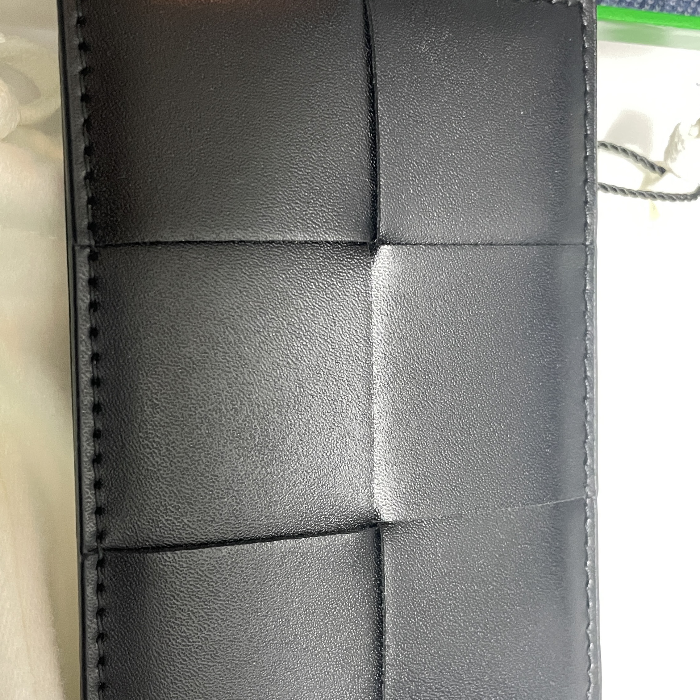 Bottega Veneta Credit Card Case Calfskin Black 착용 스타일