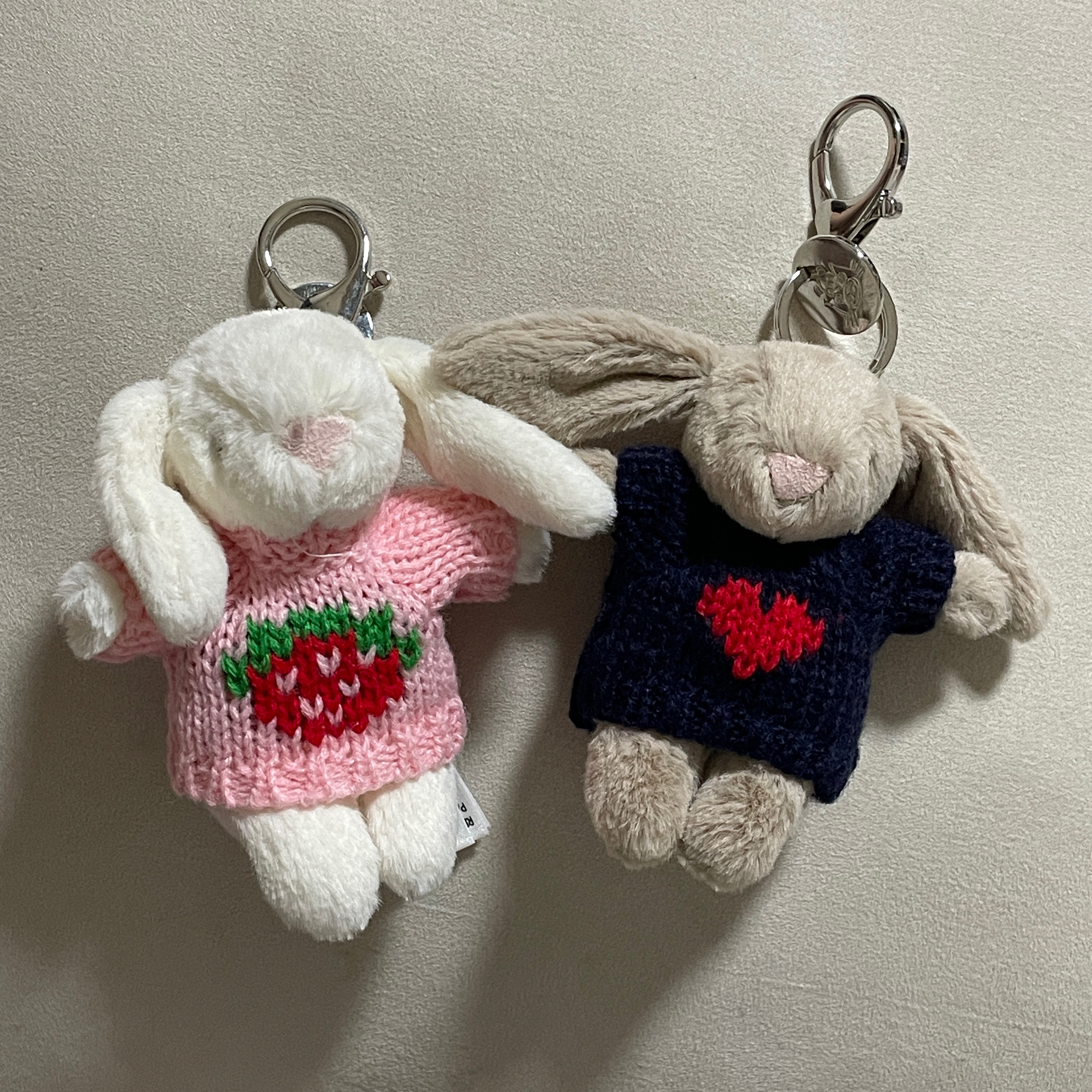 Jellycat Bashful Bunny Bag Charm Cream 착용 스타일