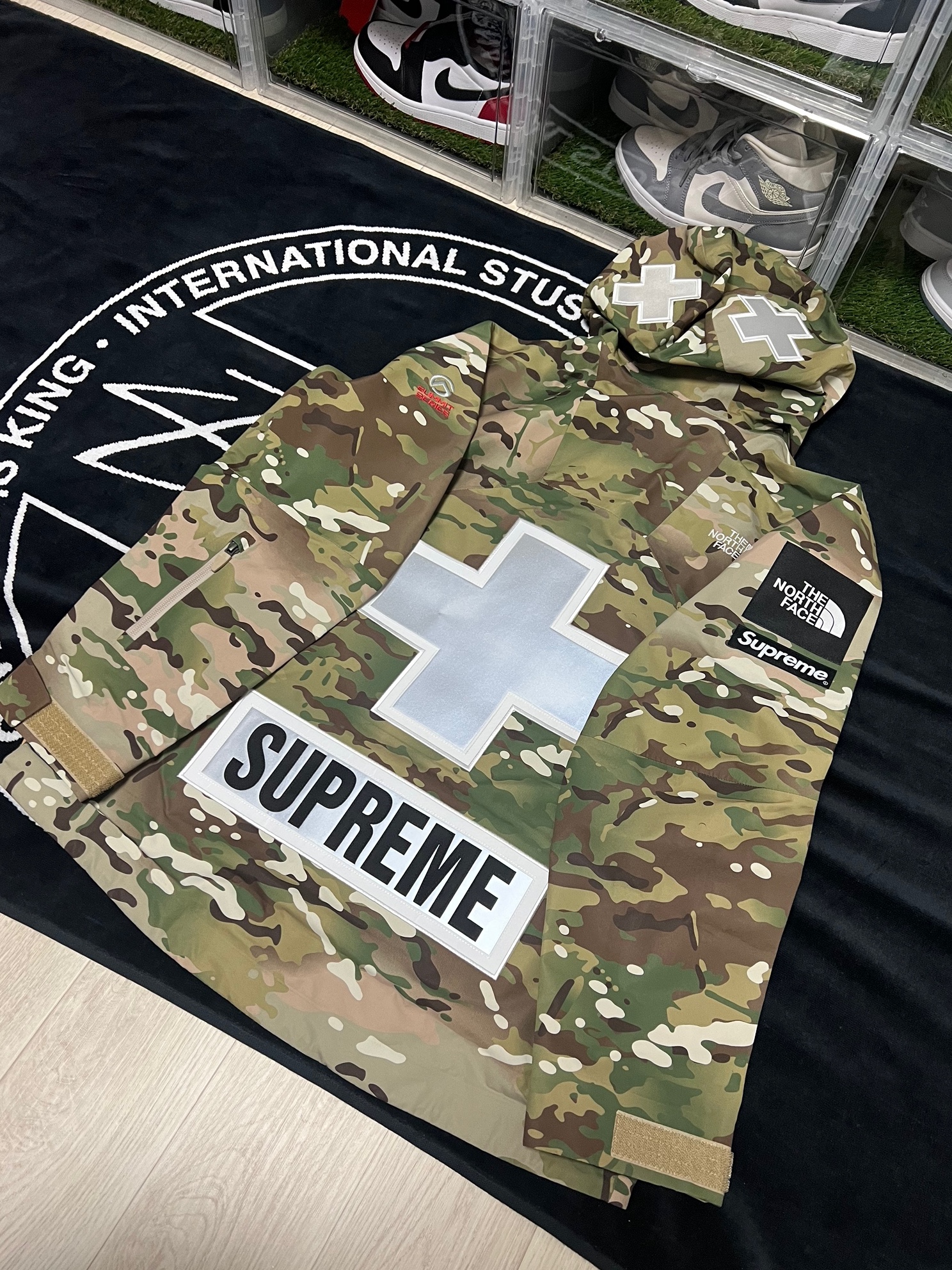 Supreme x The North Face Summit Series Rescue Mountain Pro Jacket Multi Camo - 22SS 착용 스타일 - 2