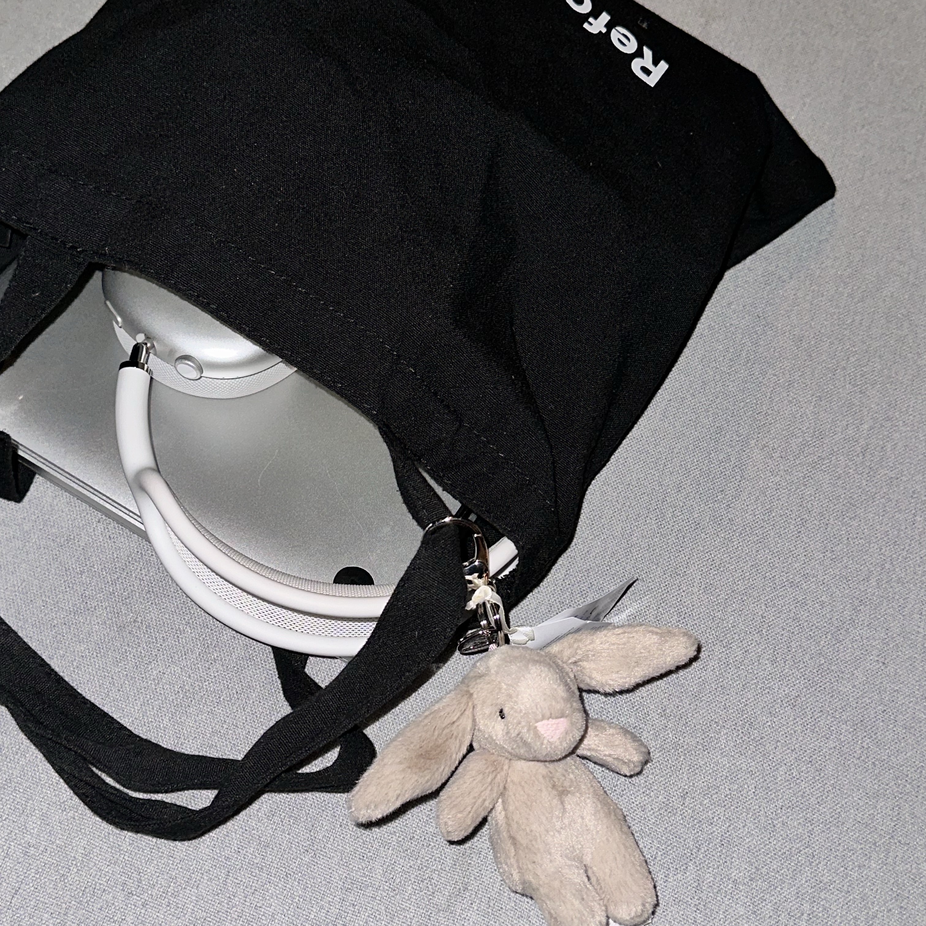 Jellycat Bashful Bunny Bag Charm Beige, Apple AirPods Max Lightning Silver (Korean Ver.) 착용 스타일