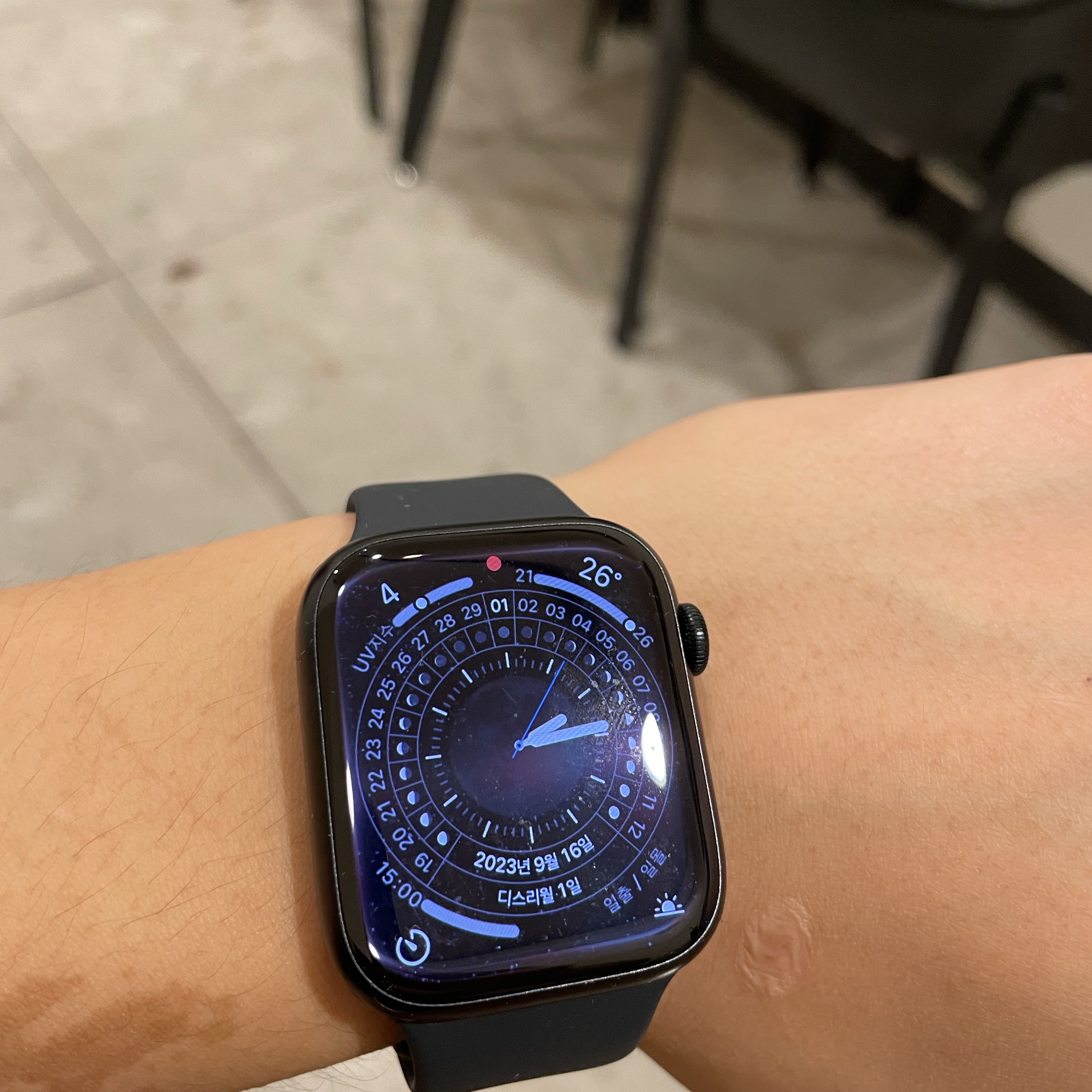Apple Watch Series 8 45mm GPS Midnight Aluminium Case with Sport Band Midnight (Korean Ver.) 착용 스타일 - 2