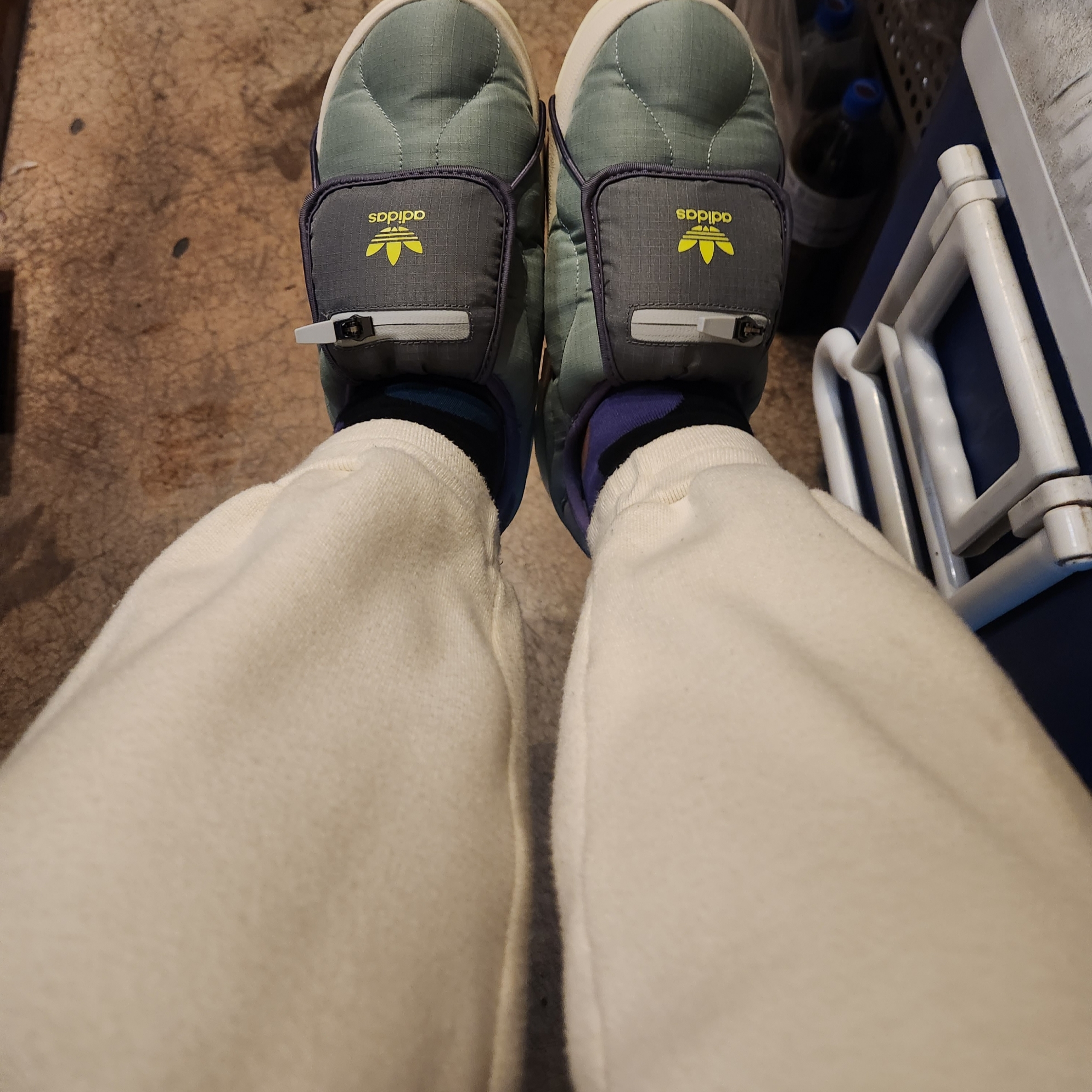 Adidas Puffylette Silver Green Grey 착용 스타일