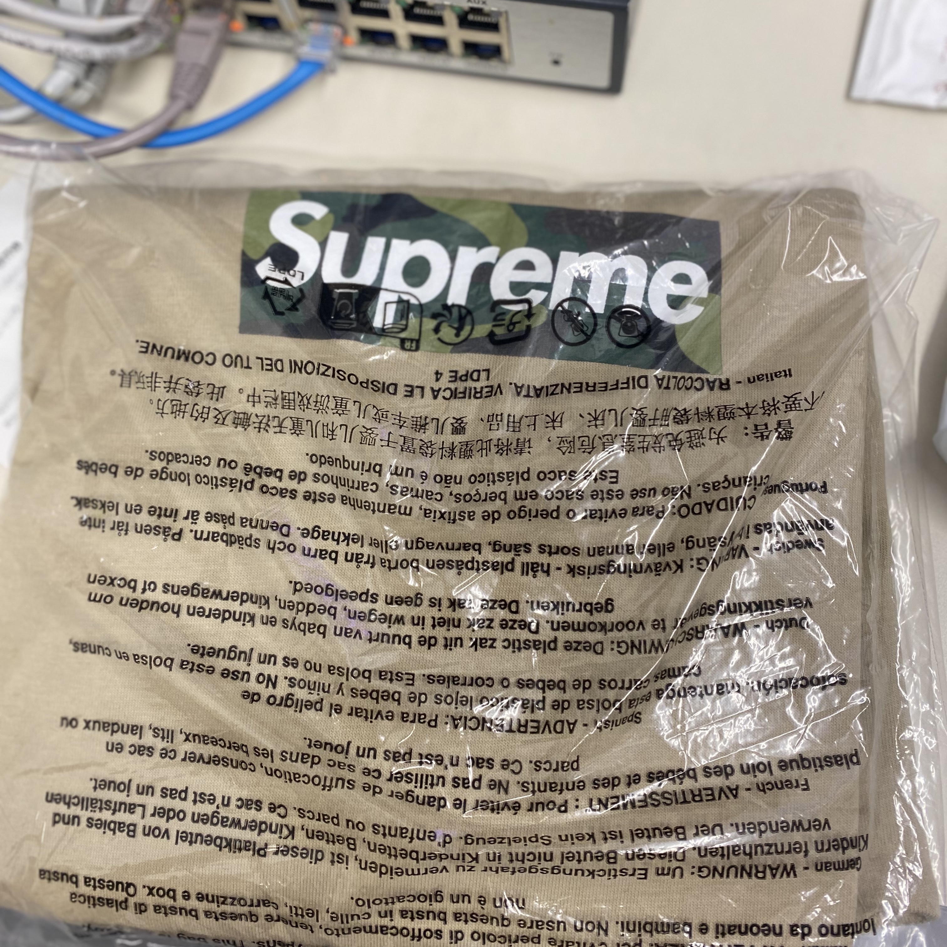 Supreme Box Logo T-Shirt Khaki - 23FW 착용 스타일