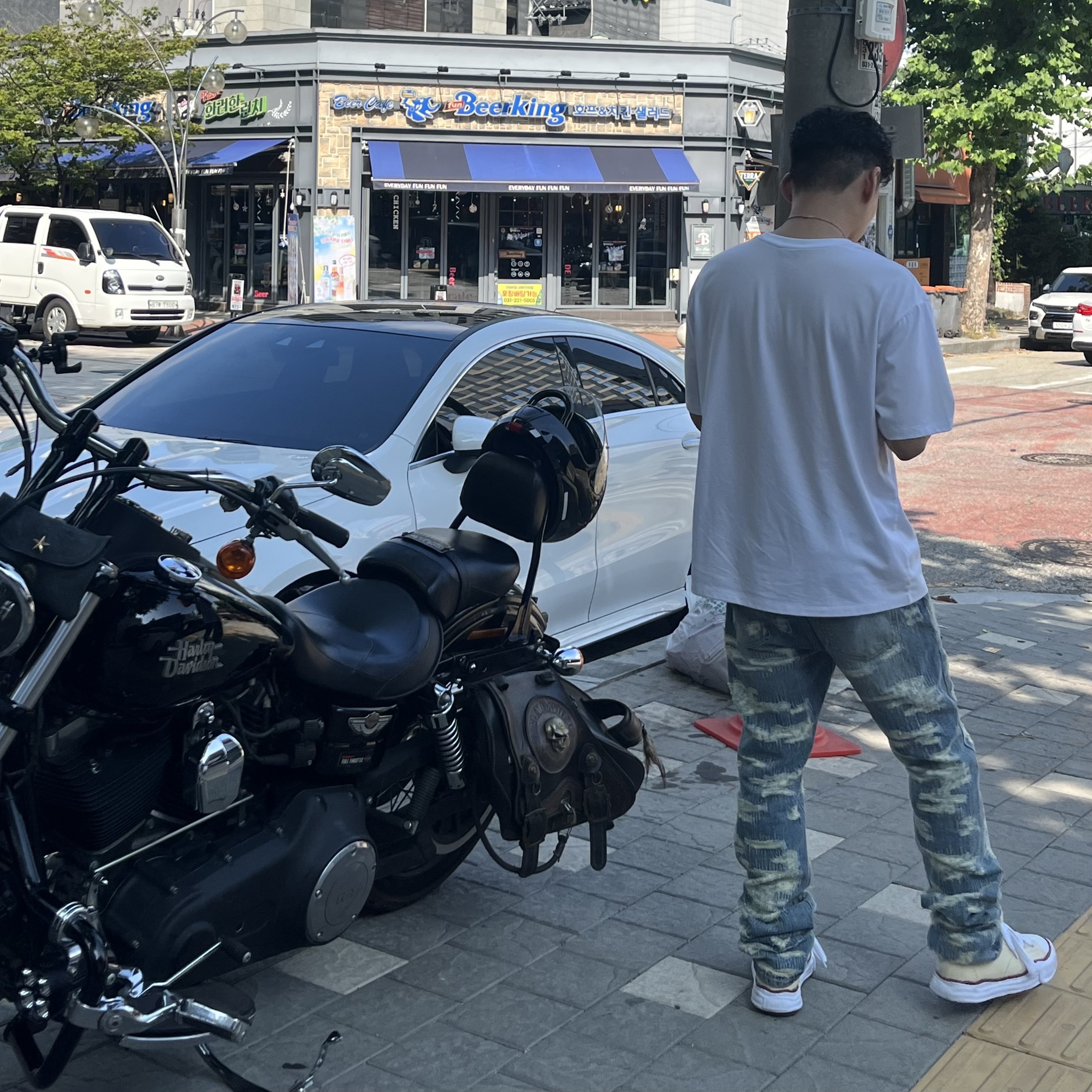 Undermycar x Konic Section Vol.2 Hard Destroyed Washed Jeans - 23SS 착용 스타일 - 1