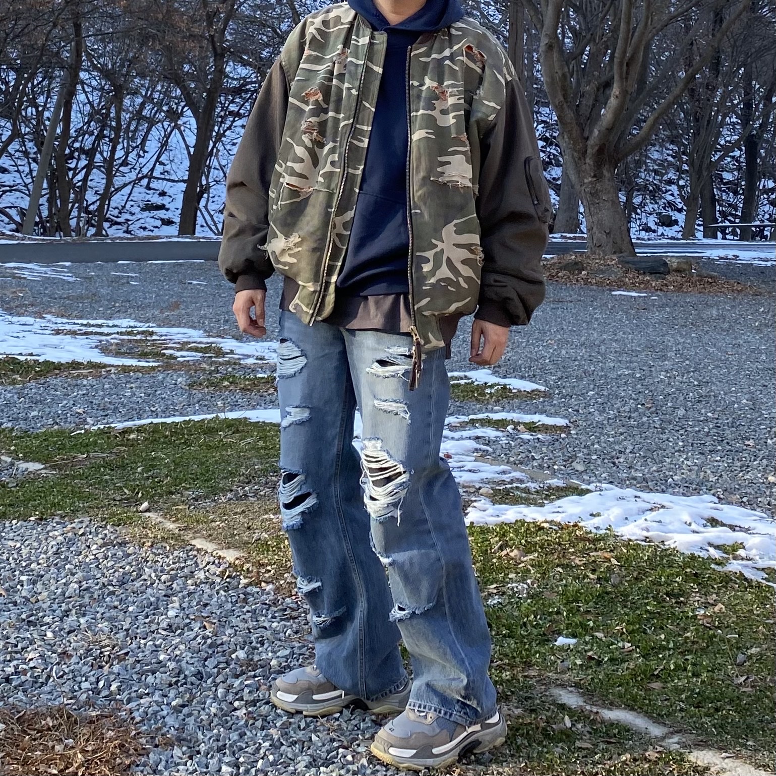 Undermycar Vetek Camouflage Destroyed Bomber Kombu - 23SS, Balenciaga Triple S Trainer Grey 2018 착용 스타일 - 3