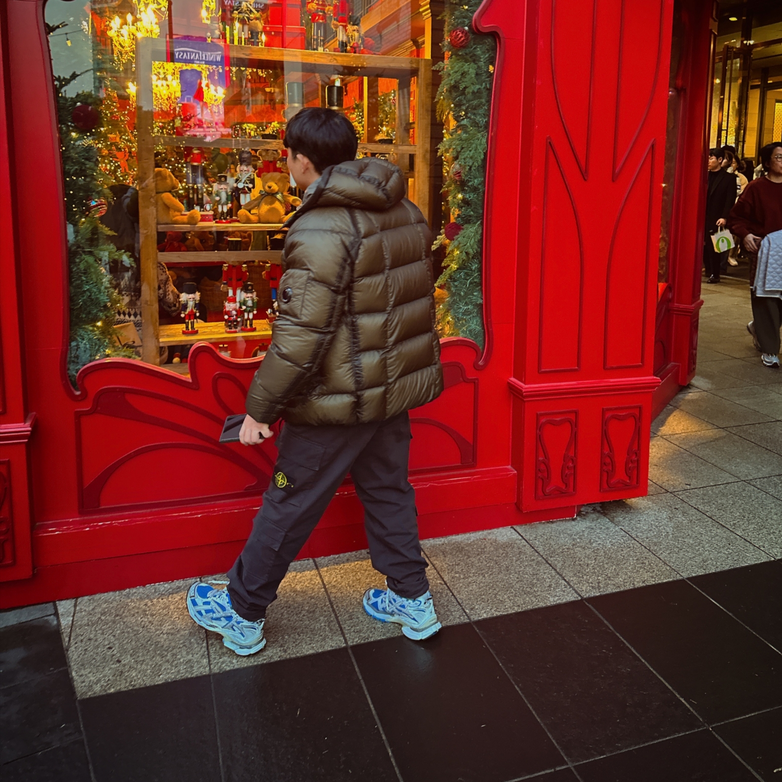 C.P. Company D.D Shell Hooded Quilted Down Jacket Olive Night - 23FW, Balenciaga Runner Sneakers Blue White 착용 스타일 - 1