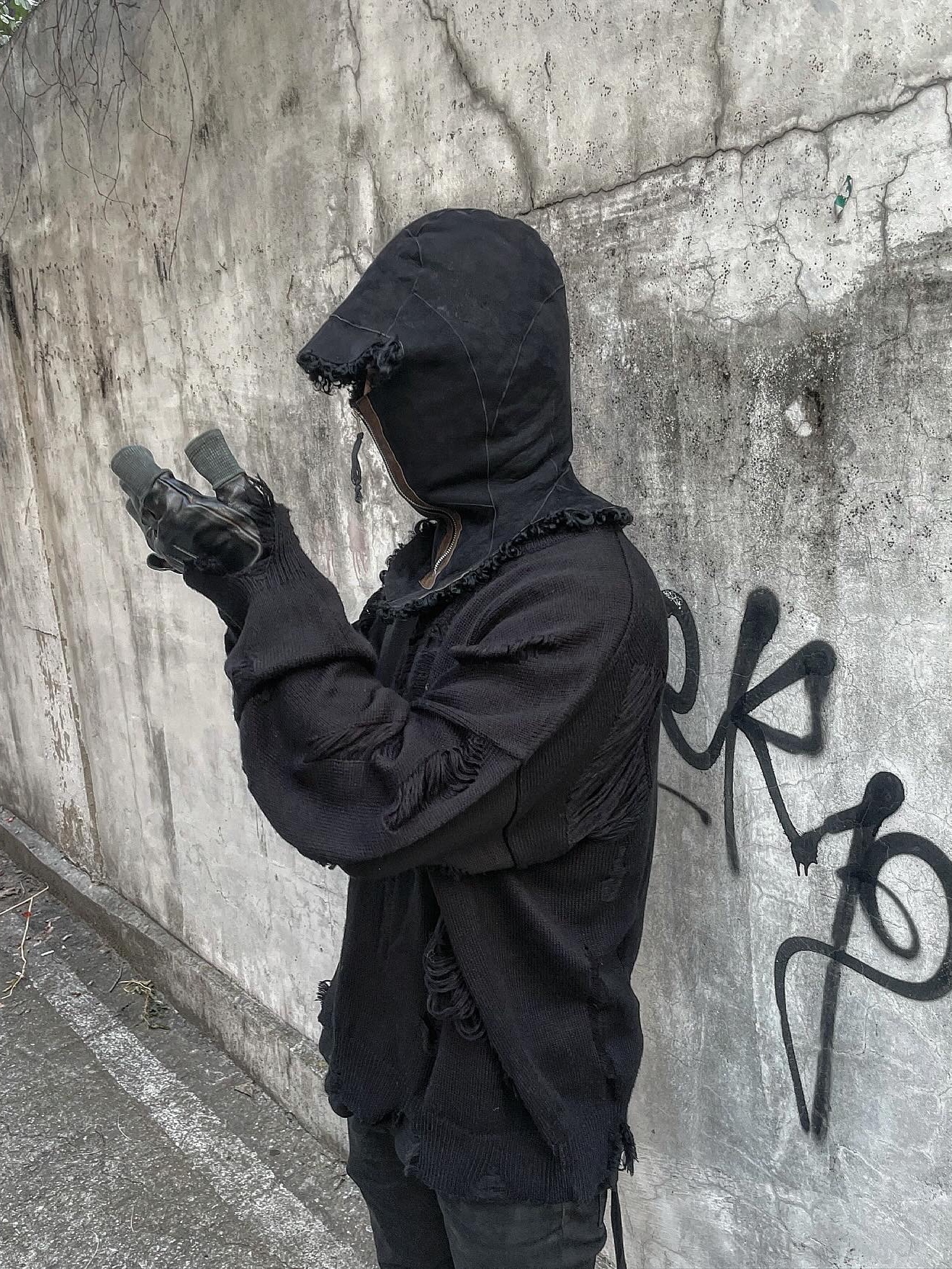Undermycar Rabban Destroyed Long Sleeve Knit Dark Ink - 23FW 착용 스타일 - 4