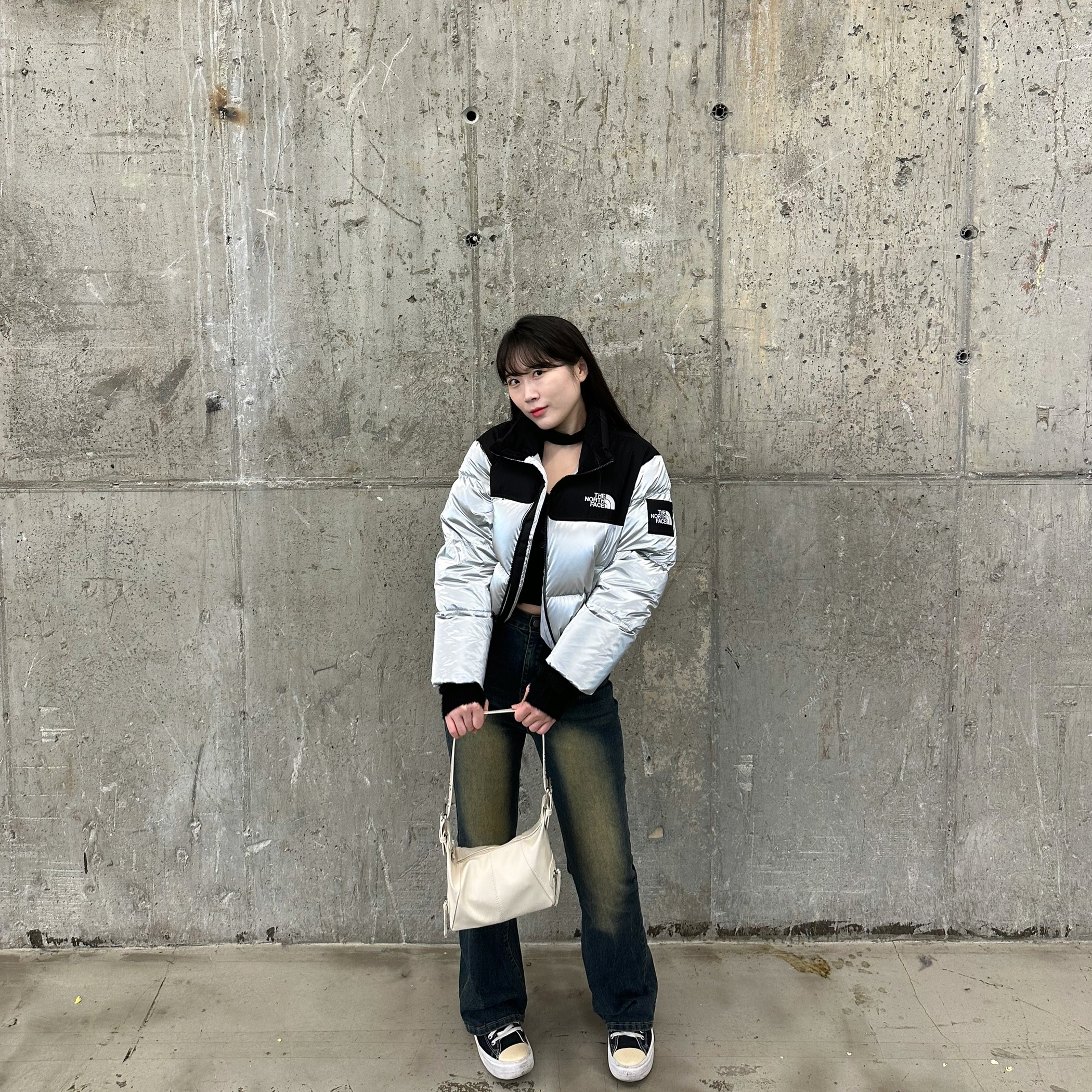 (W) Converse Chuck Taylor All Star Move High Black, (W) The North Face White Label Novelty Nuptse Down Jacket SE Silver 착용 스타일 - 1