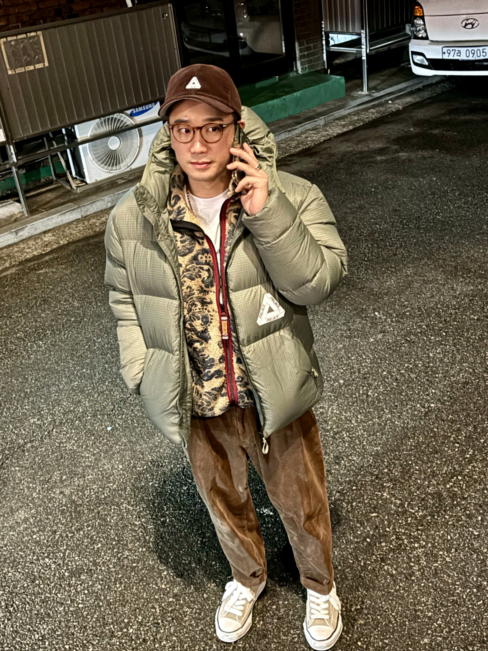 Kapital Damask Pattern Maria Fleece Zip Blouson Beige, Palace Cord Tri-Ferg Patch 6-Panel Brown - 23FW 착용 스타일 - 1
