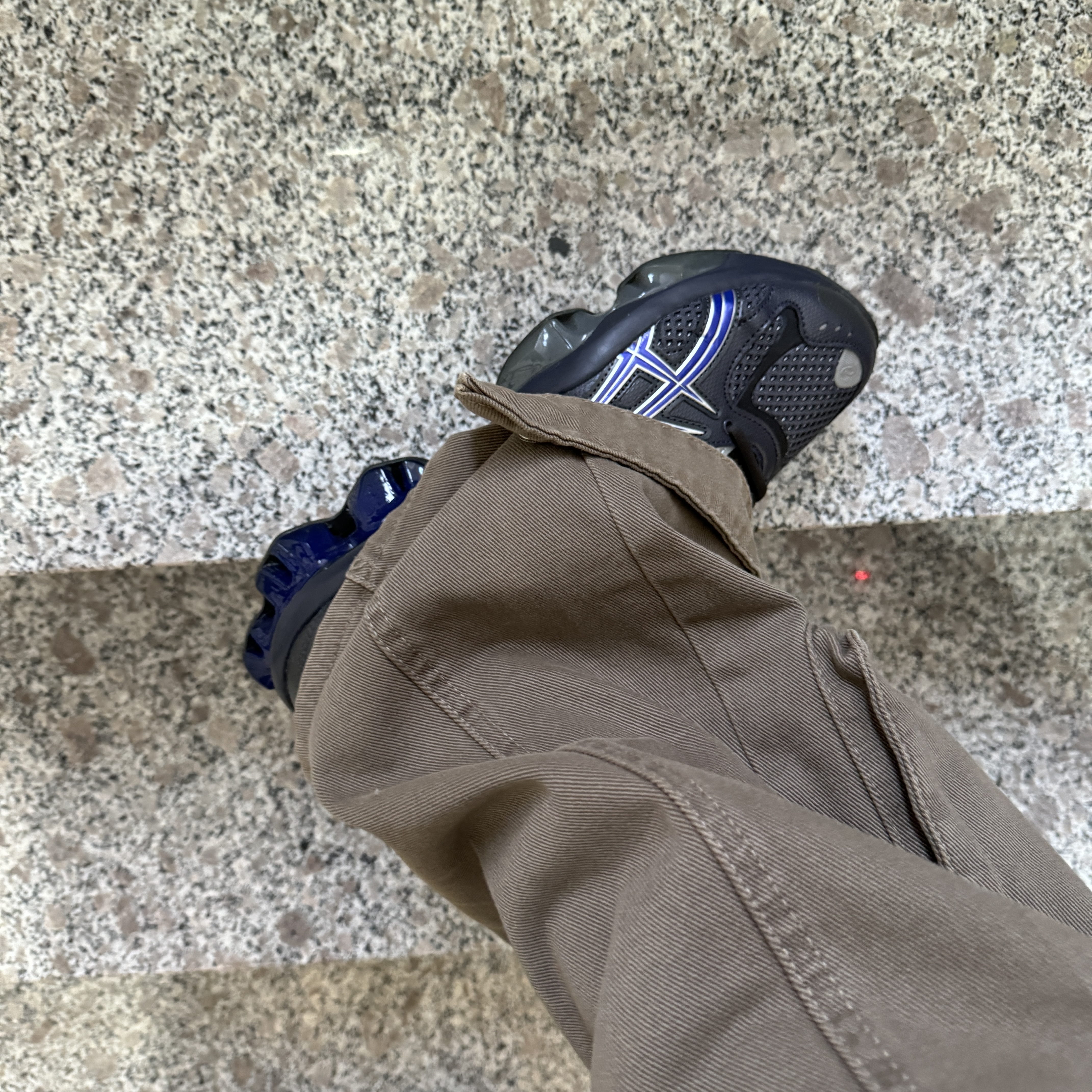 Asics x Kiko Kostadinov Gel-Quantum Zientzia Dark Grey, Zara Utility Pocket Pants Brown 착용 스타일