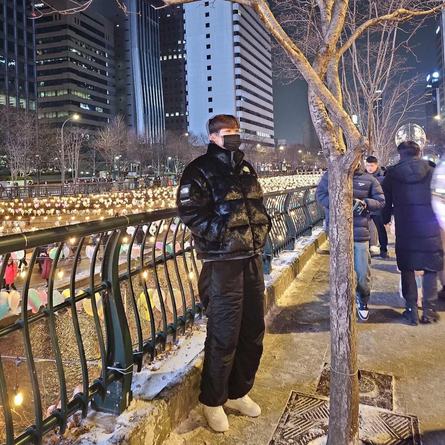 Supreme x The North Face Faux Fur Nuptse Jacket Black - 20FW, (W) Nike Air Force 1 Shadow Triple White 착용 스타일