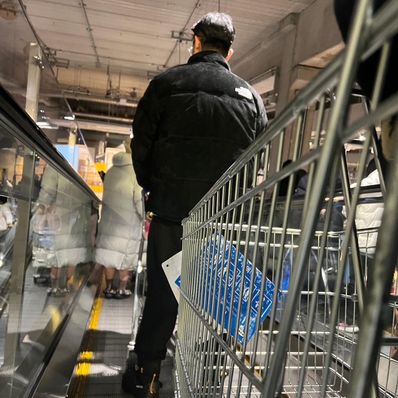 Supreme x The North Face Suede Nuptse Jacket Black - 23FW 착용 스타일 - 2