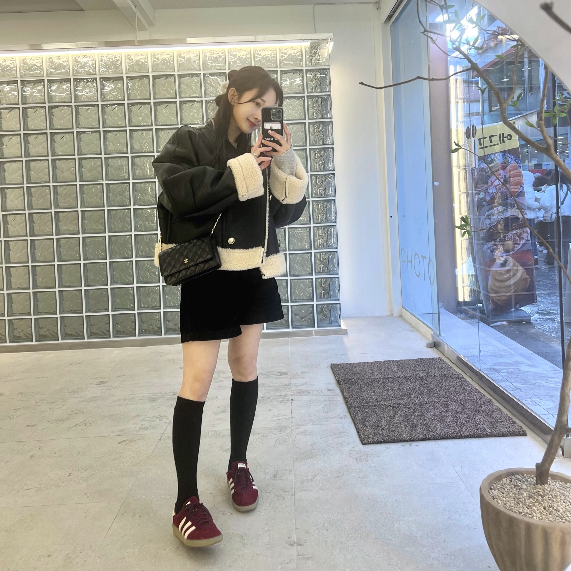 Adidas Bermuda College Burgundy 착용 스타일