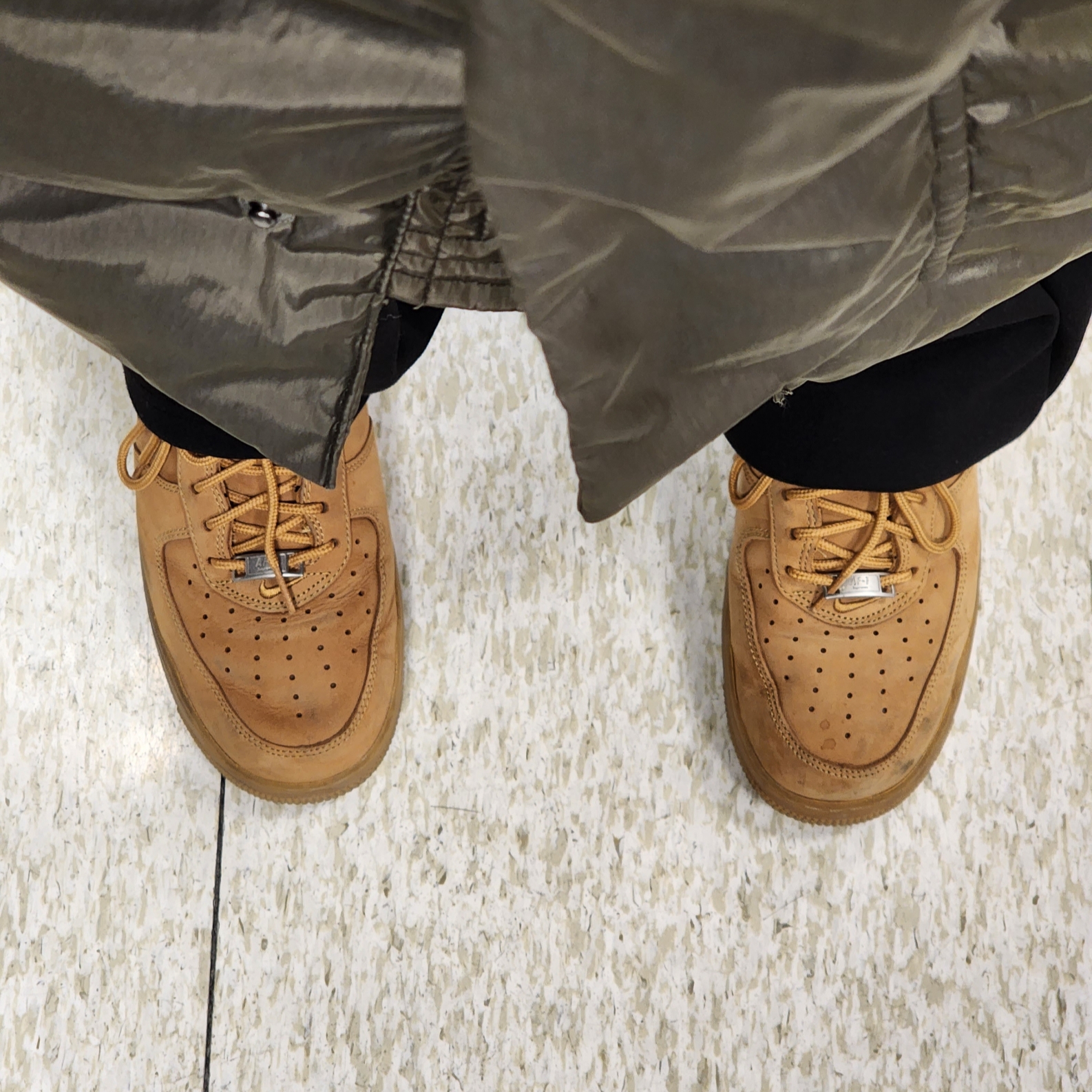 Nike x Supreme Air Force 1 Low Flax 착용 스타일