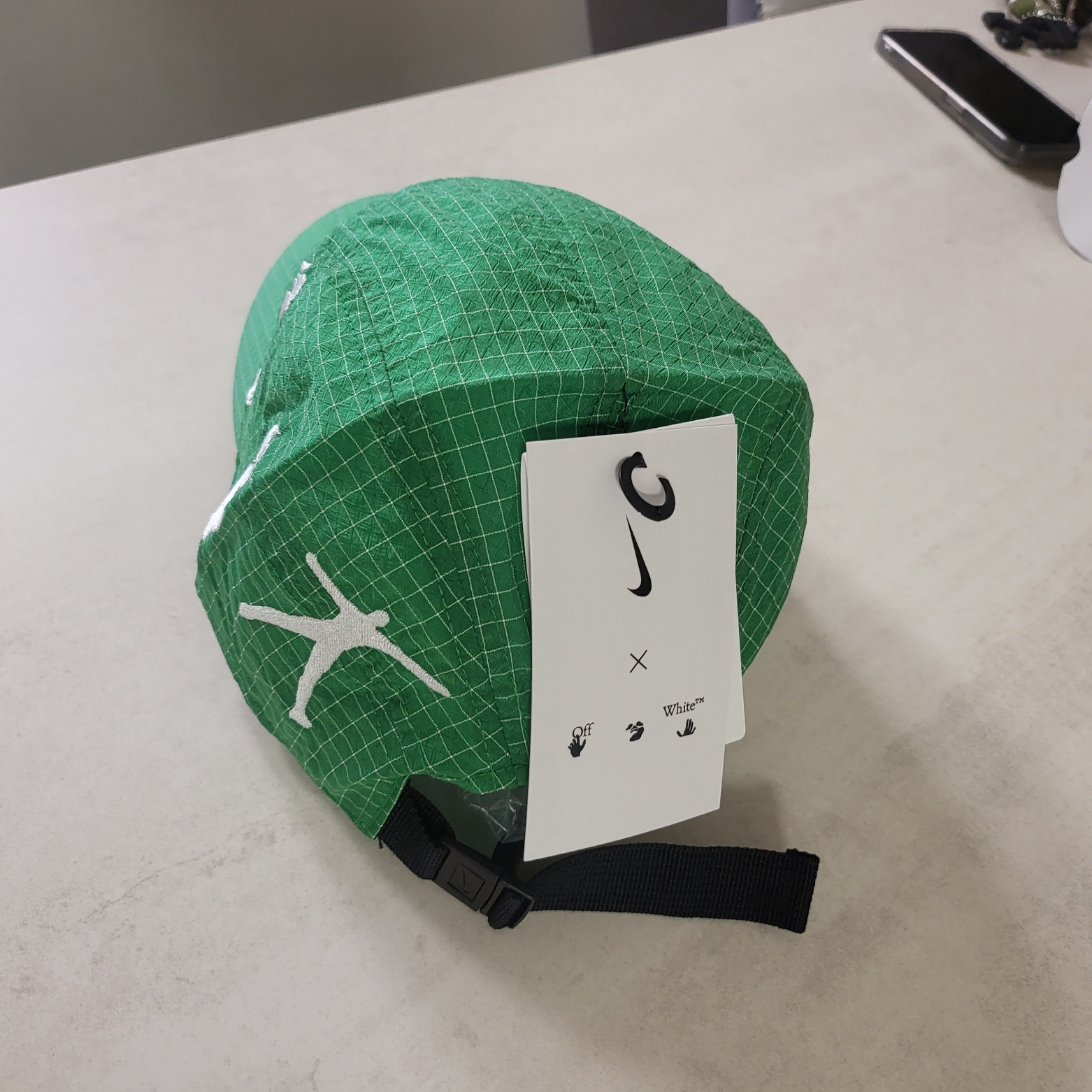 Nike x Off-White Fly Cap Kelly Green 착용 스타일 - 2