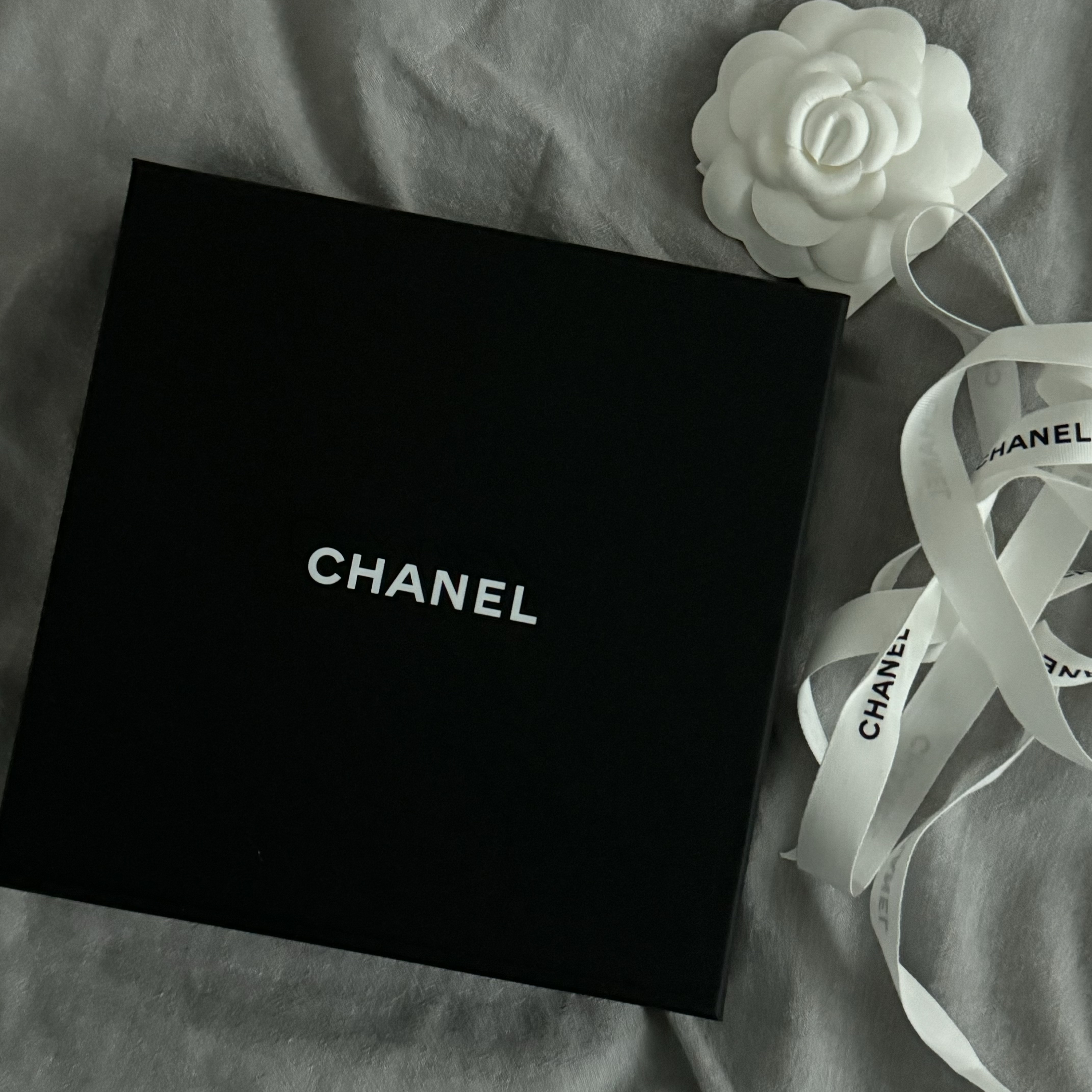 (W) Chanel Necklace Metal Glass Pearls Resin & Gold Pearly White Crystal 착용 스타일